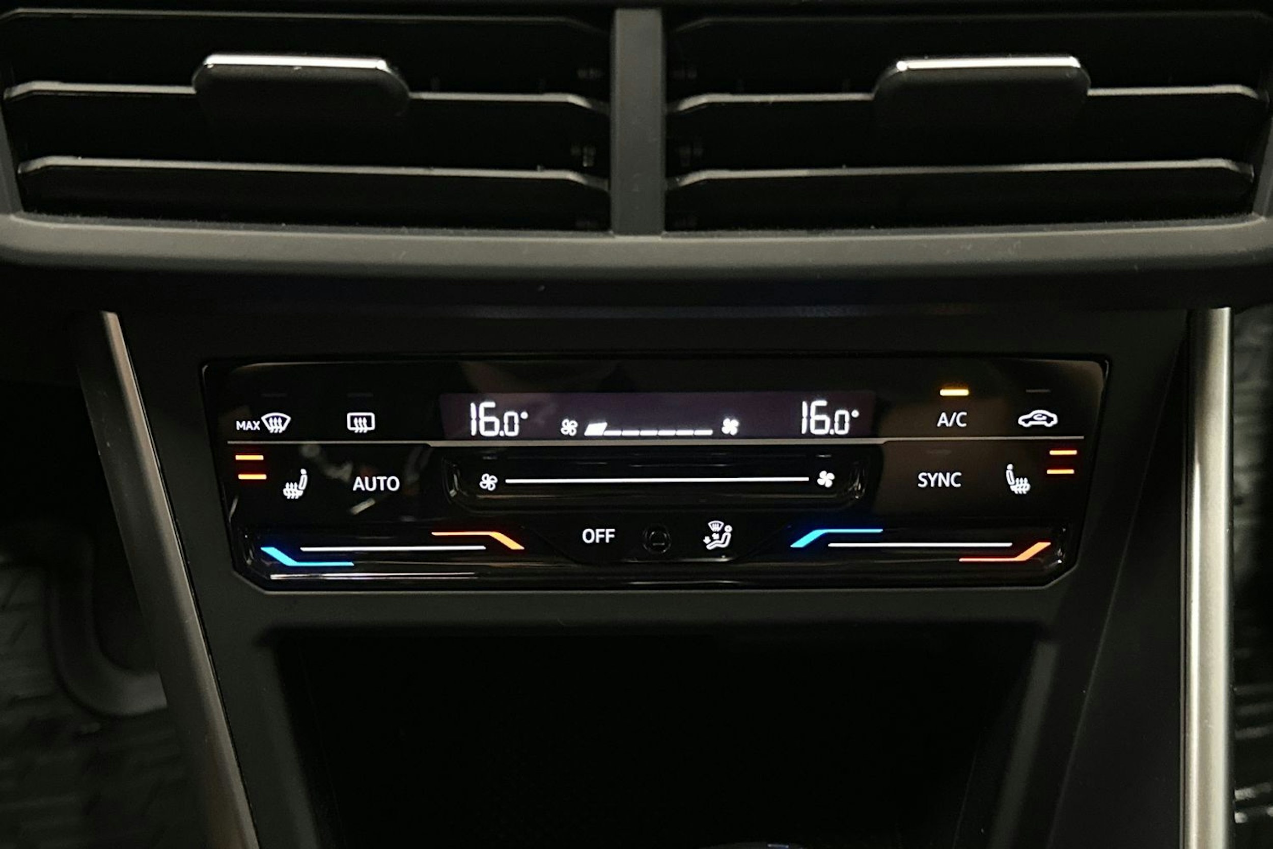 valkoinen Volkswagen Taigo 2023 kuva 20.