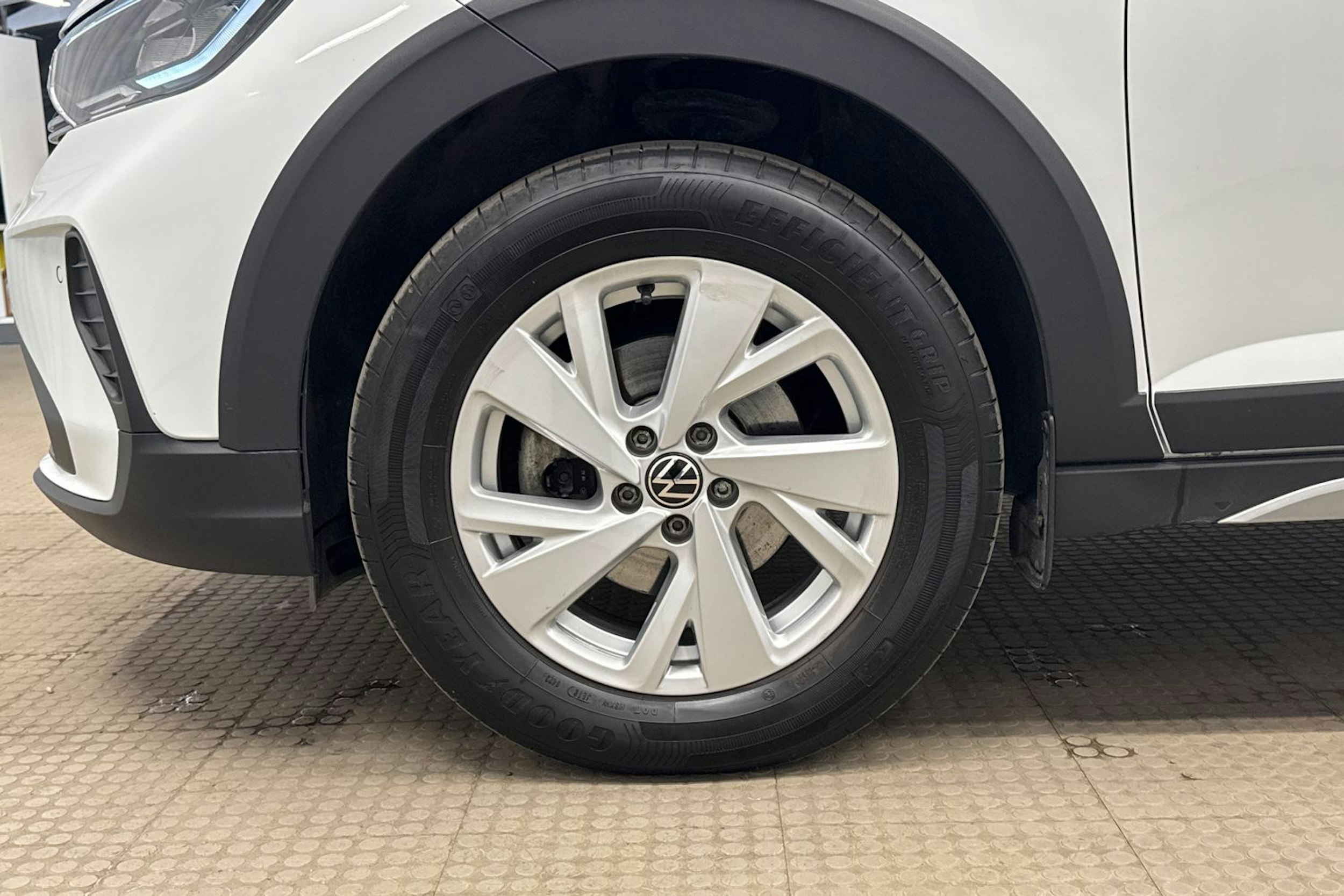 valkoinen Volkswagen Taigo 2023 kuva 13.