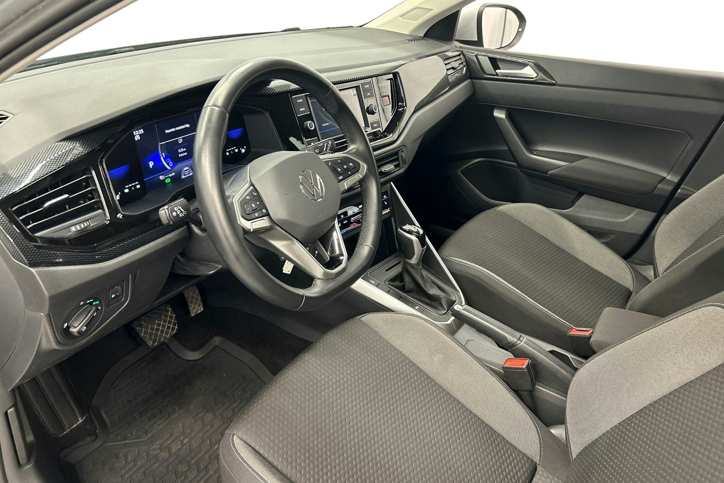harmaa Volkswagen Taigo 2023 kuva 7.