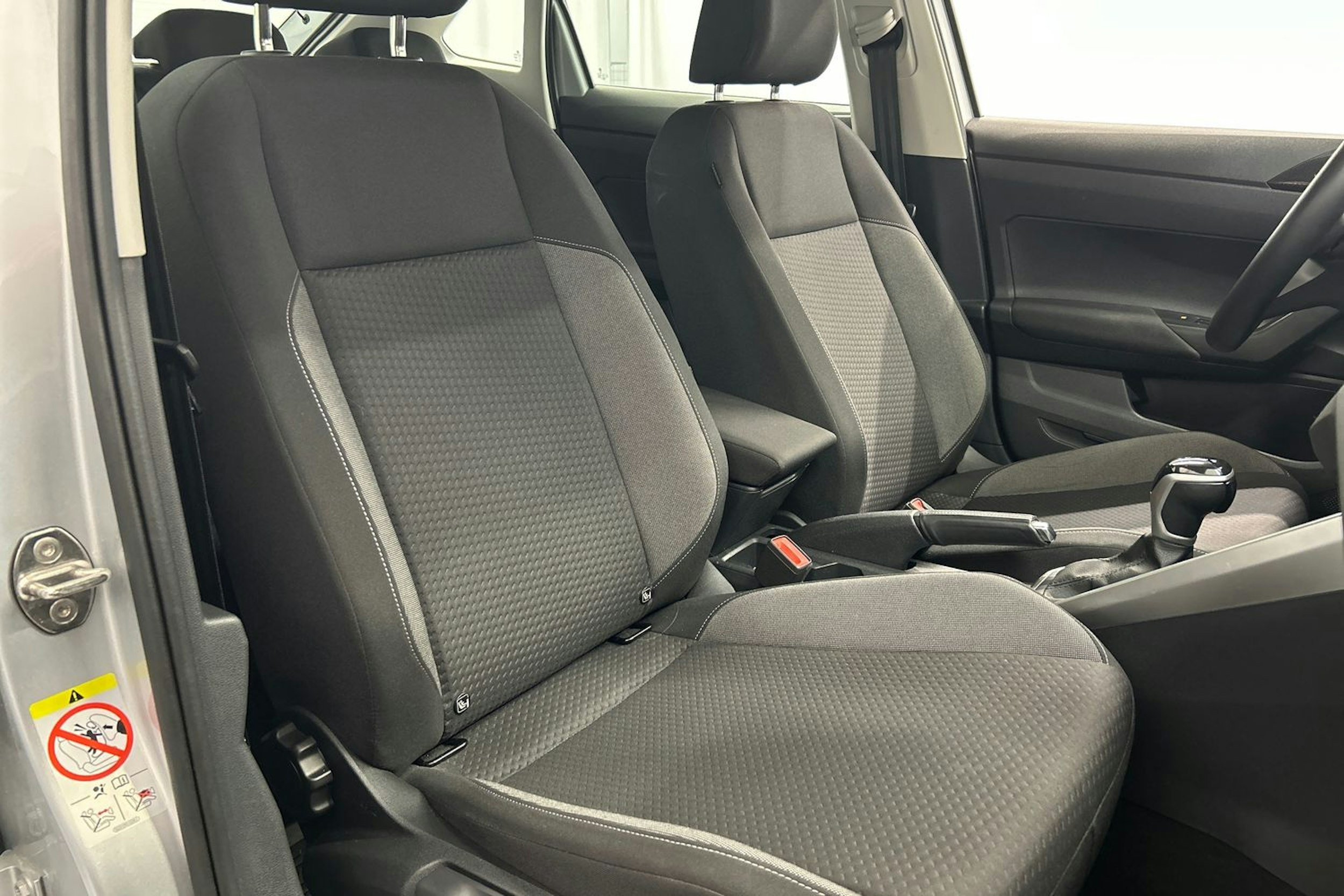 harmaa Volkswagen Taigo 2023 kuva 14.