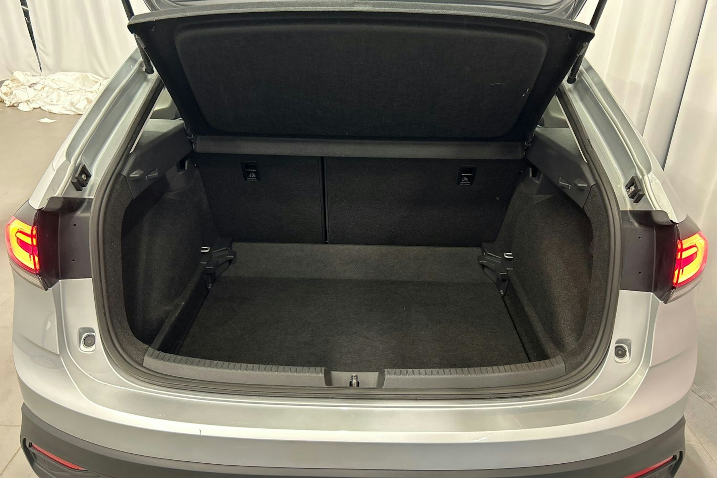harmaa Volkswagen Taigo 2023 kuva 15.