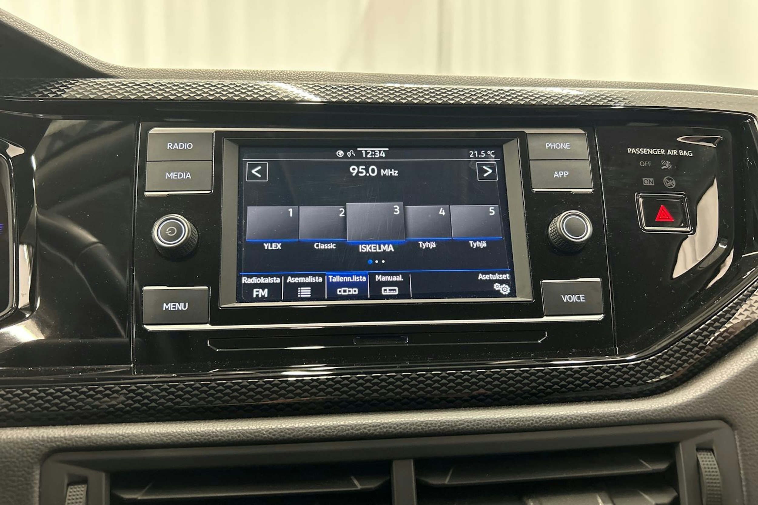 harmaa Volkswagen Taigo 2023 kuva 19.