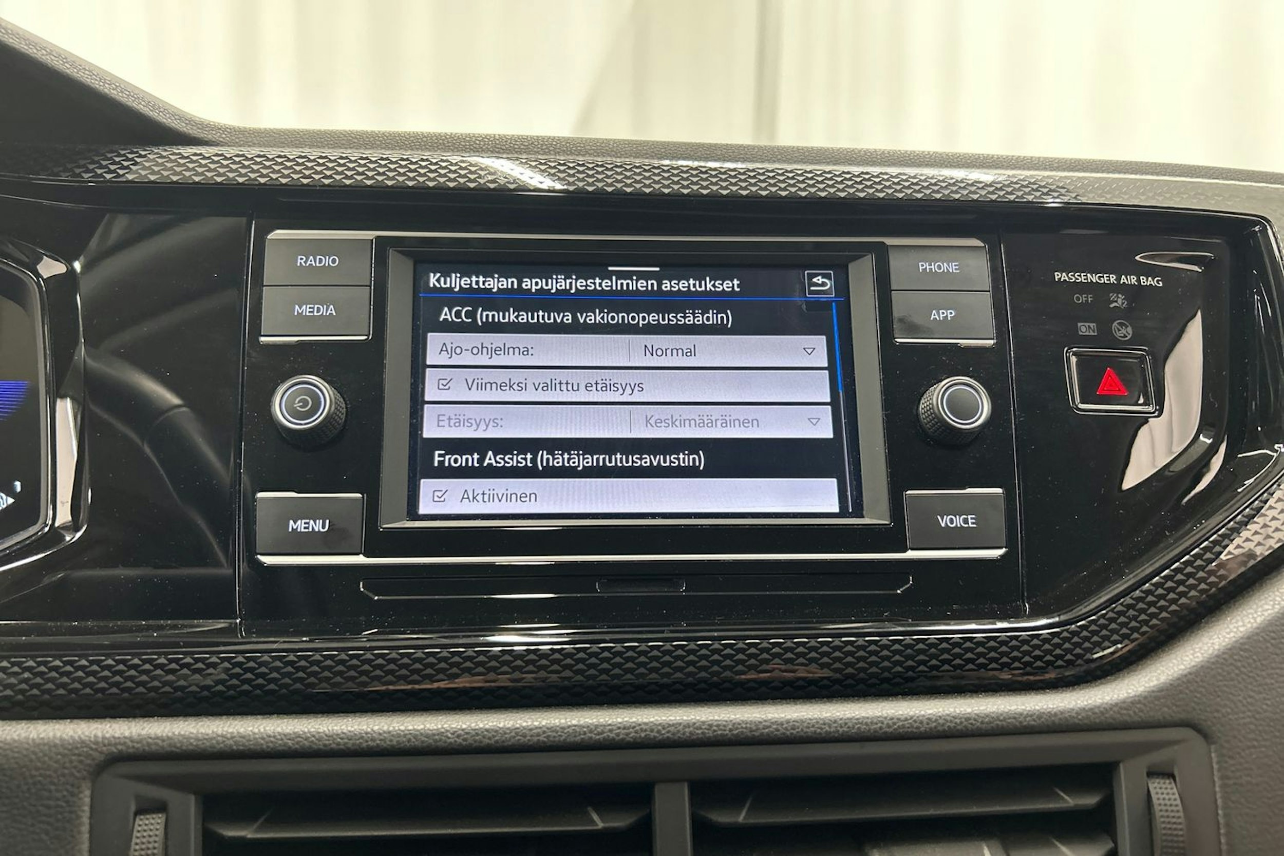 harmaa Volkswagen Taigo 2023 kuva 20.