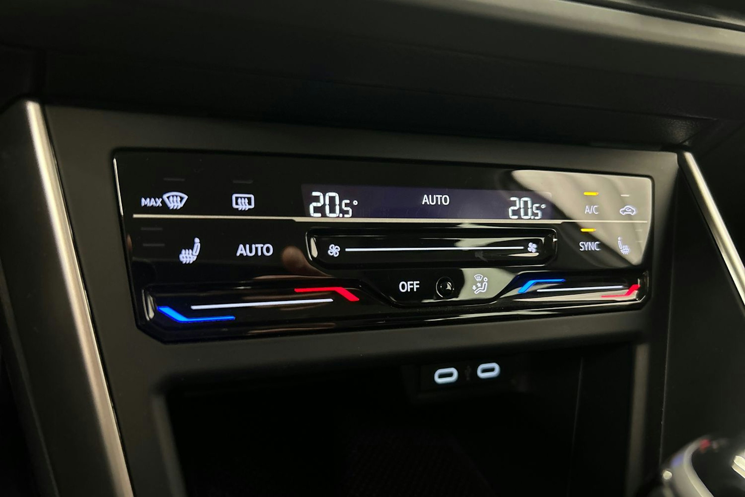 harmaa Volkswagen Taigo 2023 kuva 21.
