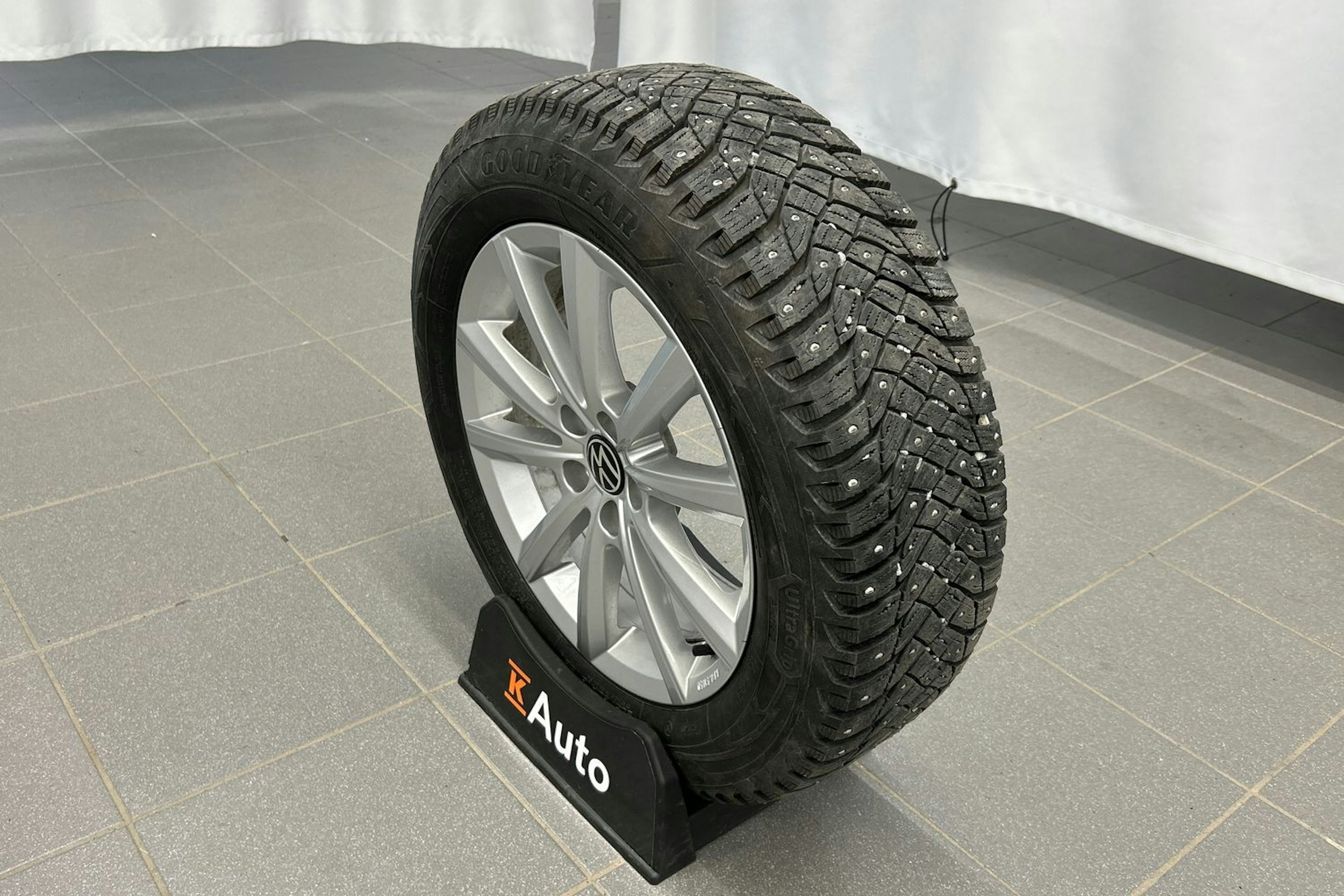 harmaa Volkswagen Taigo 2023 kuva 23.