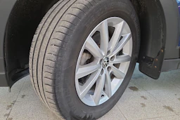 Sininen Volkswagen Taigo 2023 kuva 13.