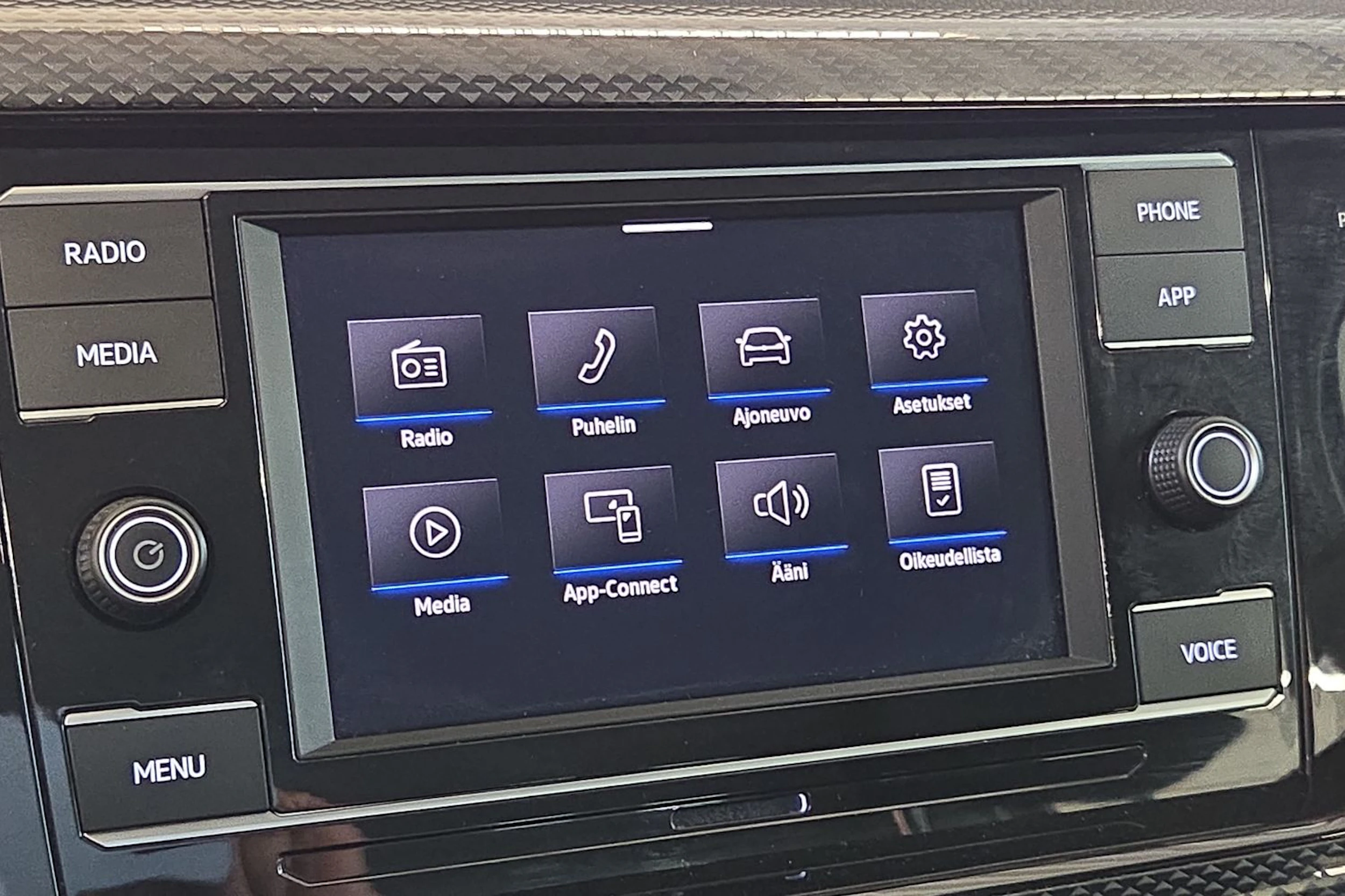 Sininen Volkswagen Taigo 2023 kuva 18.