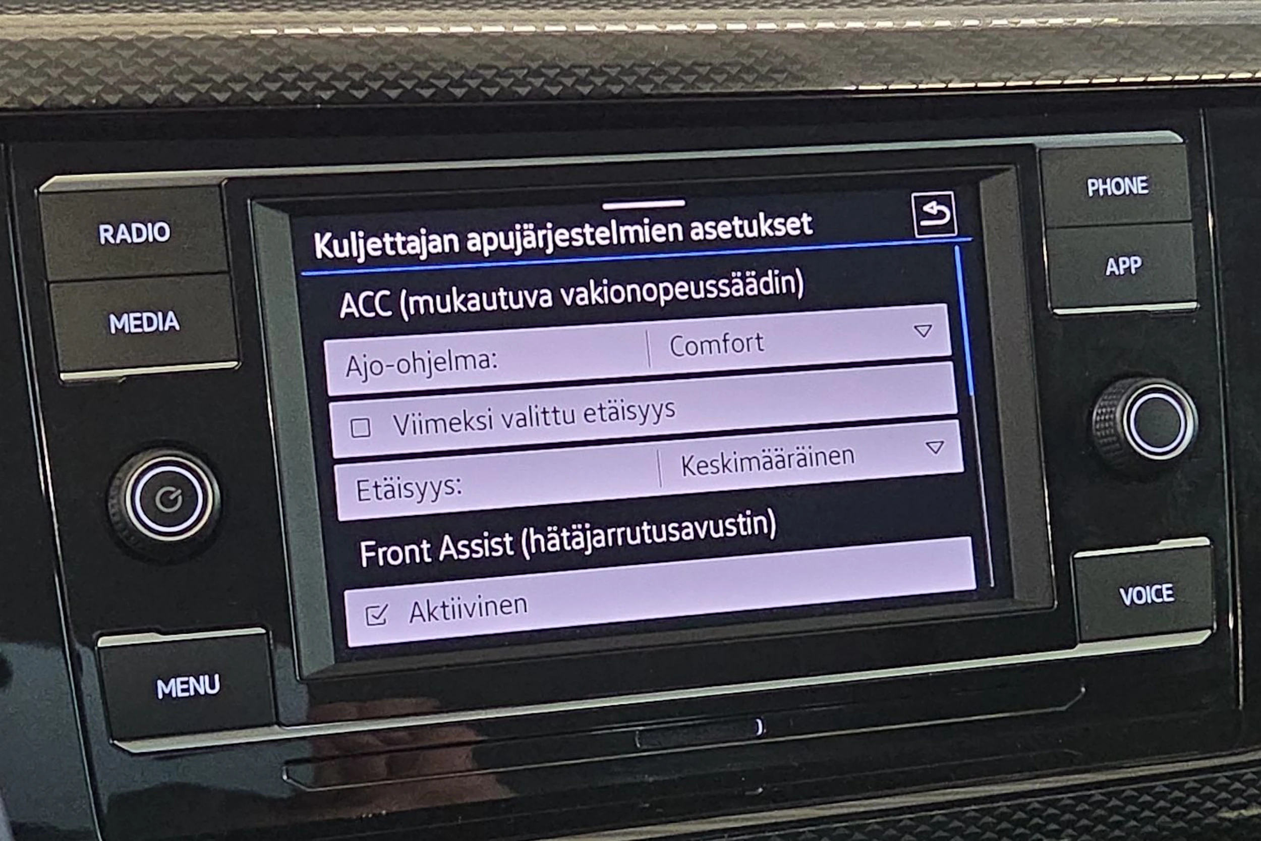 Sininen Volkswagen Taigo 2023 kuva 19.