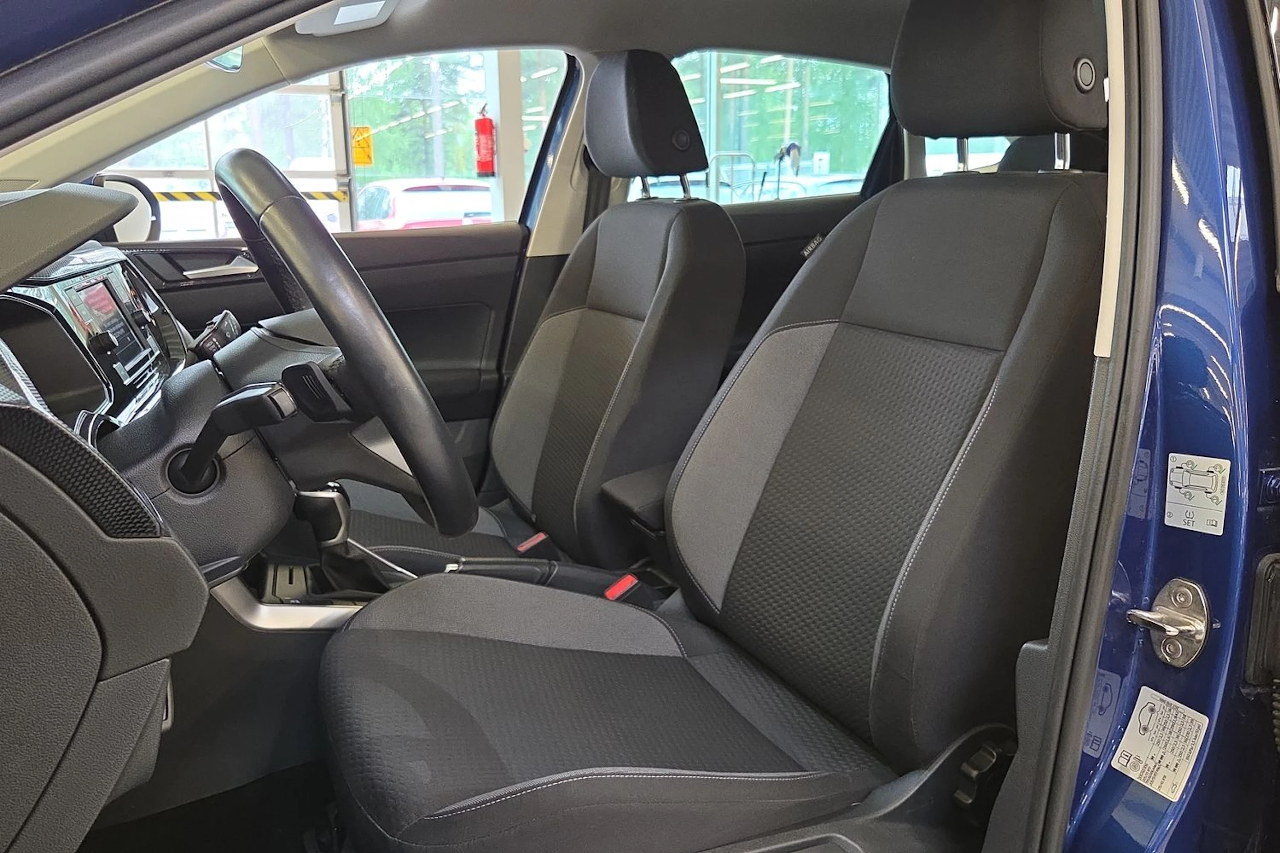 Sininen Volkswagen Taigo 2023 kuva 22.