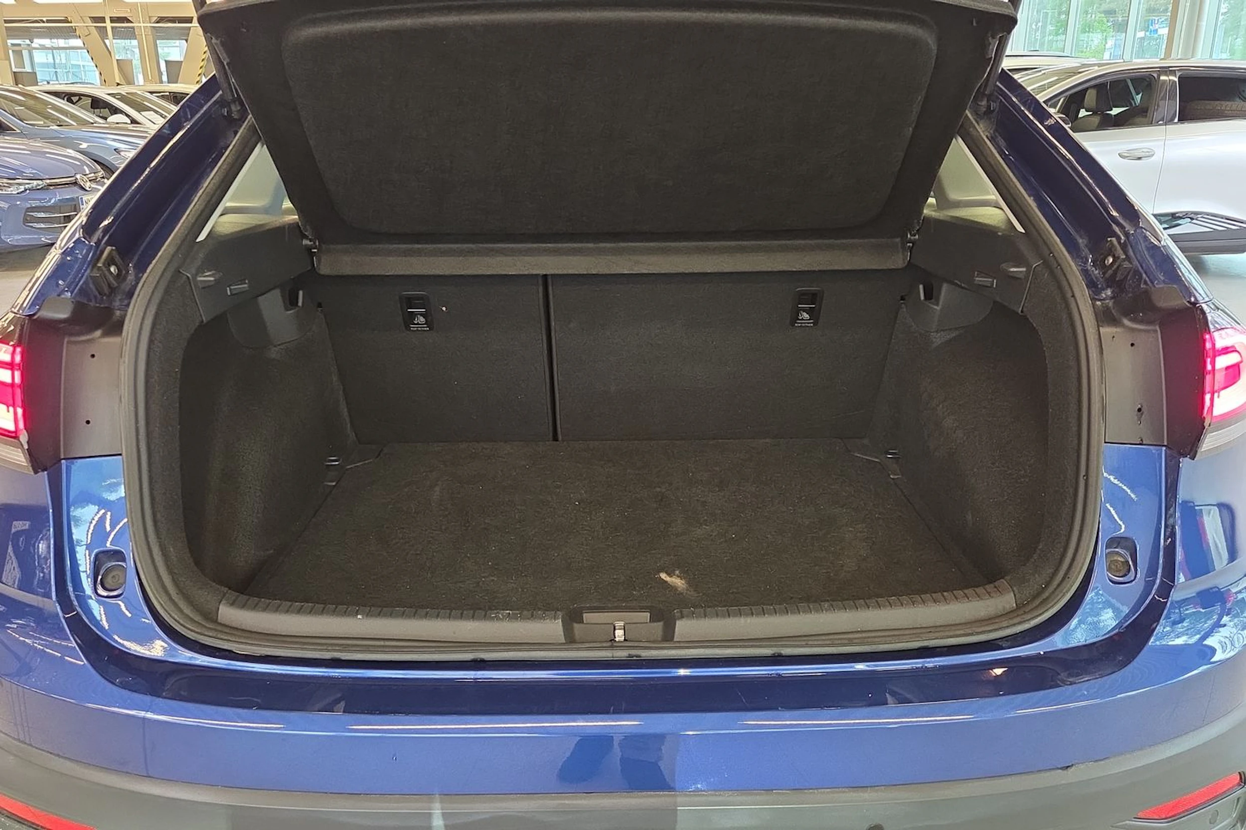 Sininen Volkswagen Taigo 2023 kuva 23.