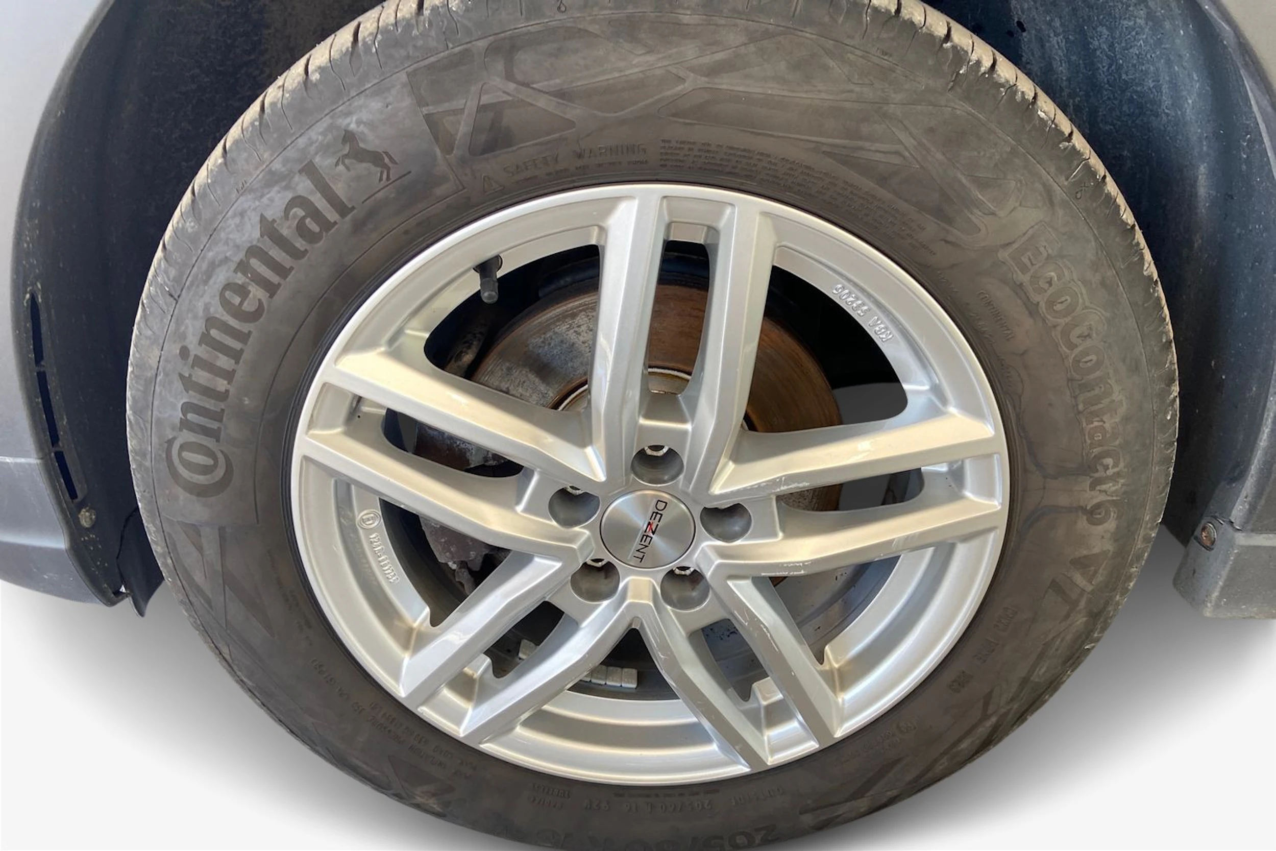 punainen Volkswagen Taigo 2023 kuva 9.