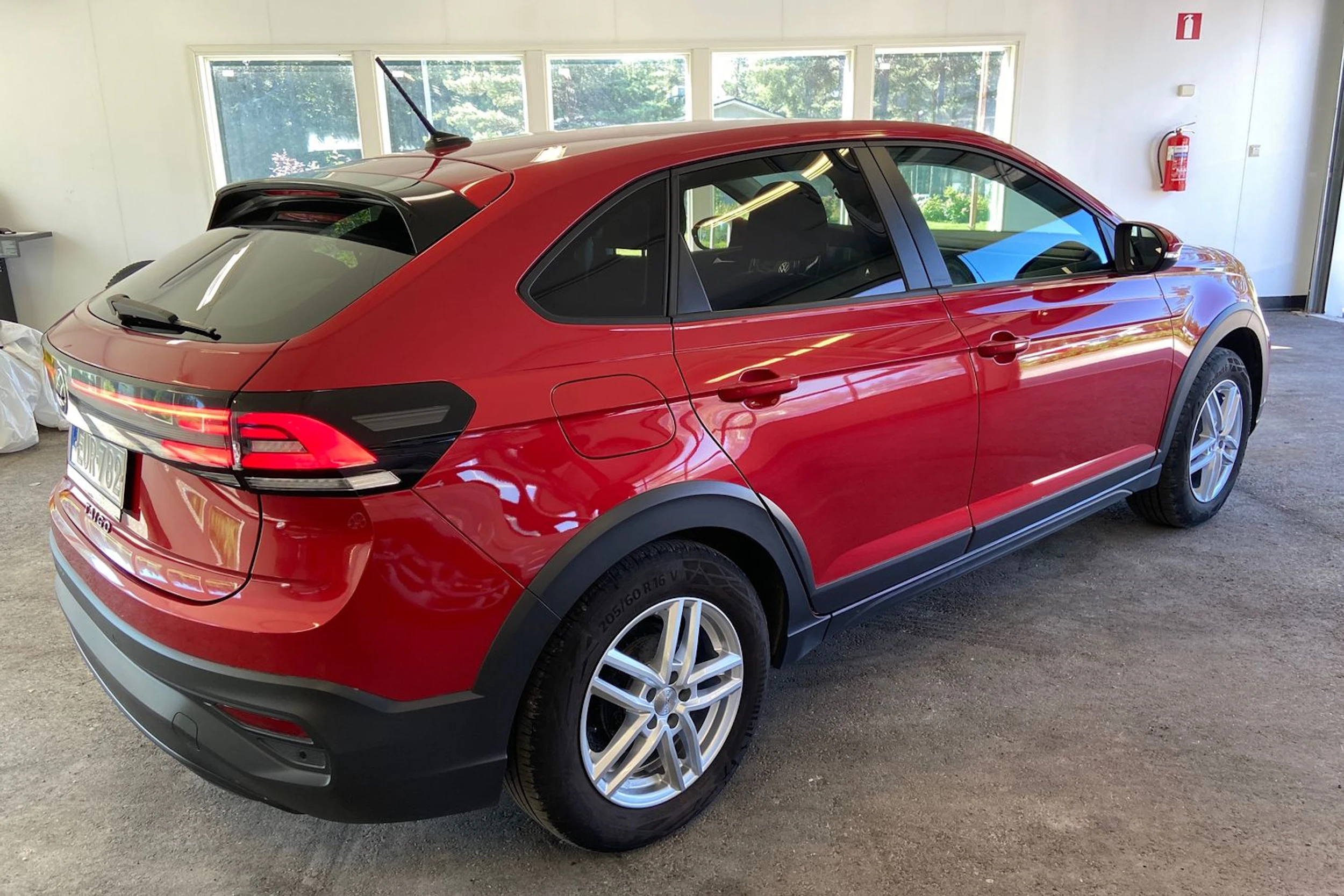 punainen Volkswagen Taigo 2023 kuva 12.
