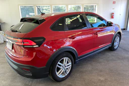 punainen Volkswagen Taigo 2023 kuva 12.