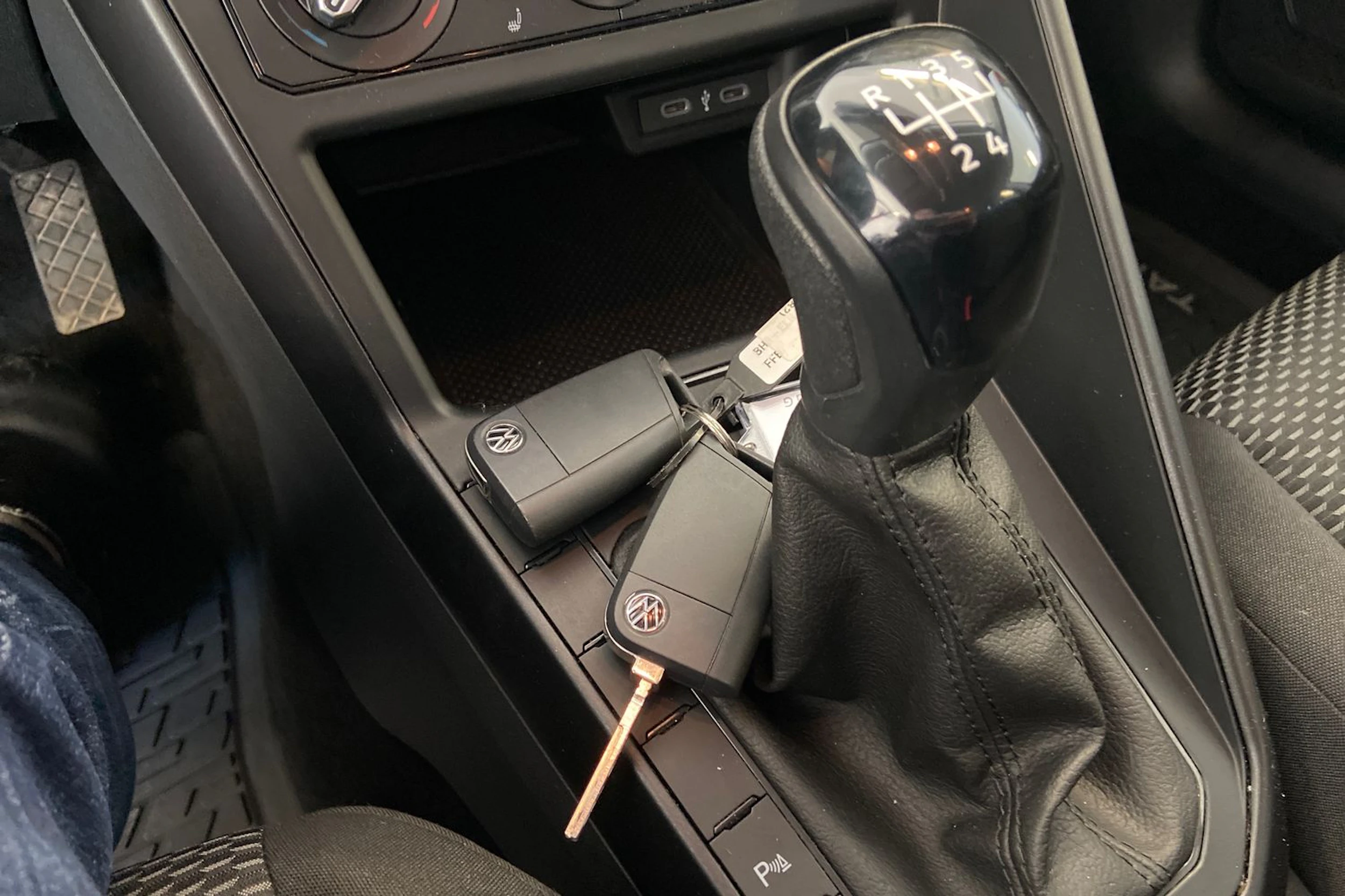punainen Volkswagen Taigo 2023 kuva 13.