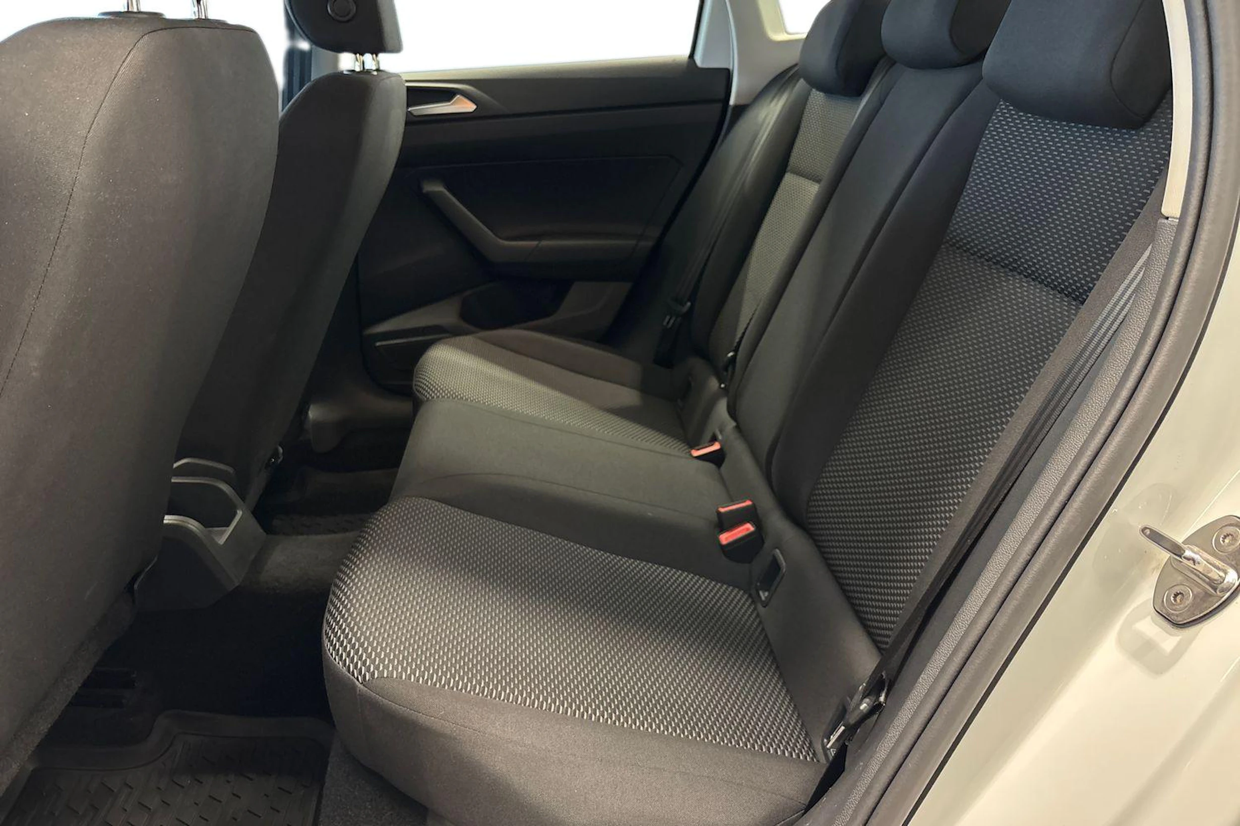 Valkoinen Volkswagen Taigo 2023 kuva 11.