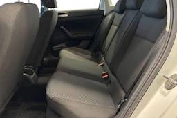 Valkoinen Volkswagen Taigo 2023 kuva 11.