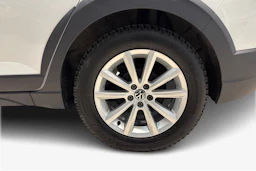 Valkoinen Volkswagen Taigo 2023 kuva 12.