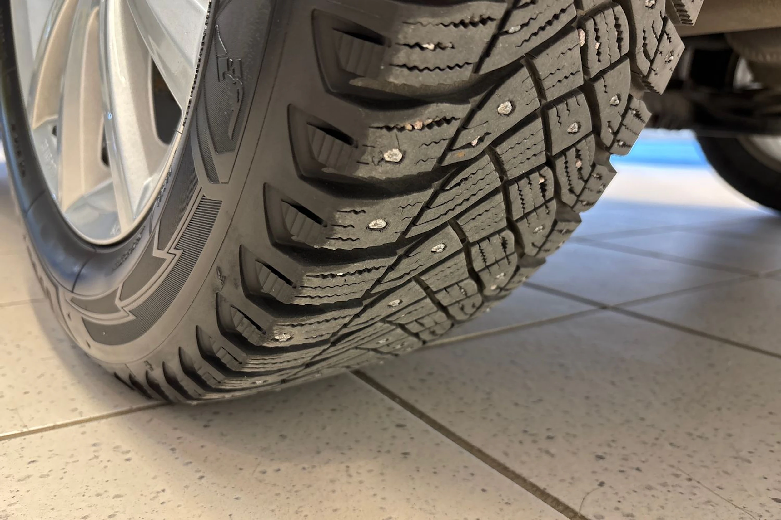 Valkoinen Volkswagen Taigo 2023 kuva 13.