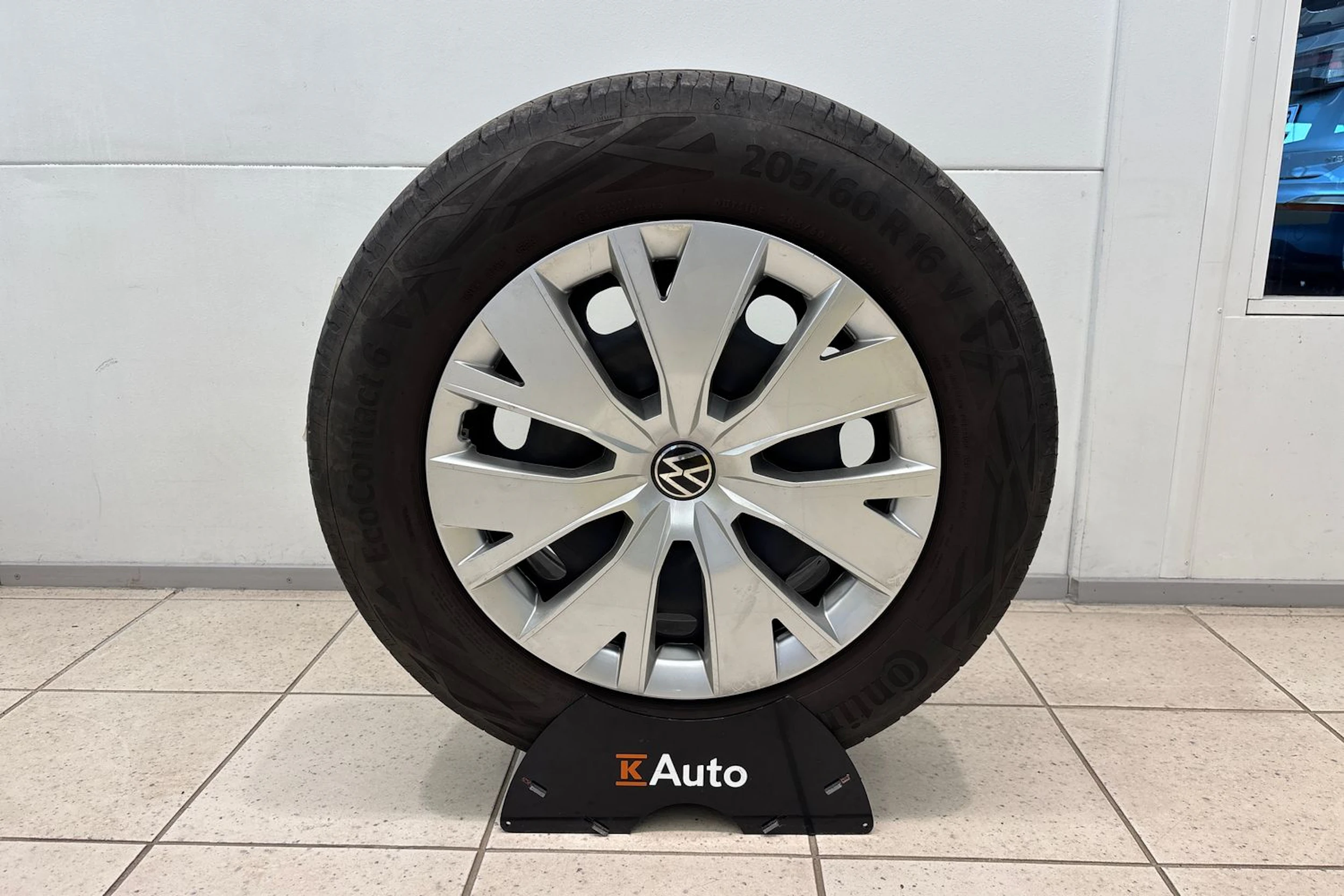 Valkoinen Volkswagen Taigo 2023 kuva 15.