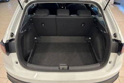 Valkoinen Volkswagen Taigo 2023 kuva 18.