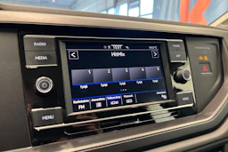Valkoinen Volkswagen Taigo 2023 kuva 24.