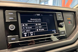 Valkoinen Volkswagen Taigo 2023 kuva 26.