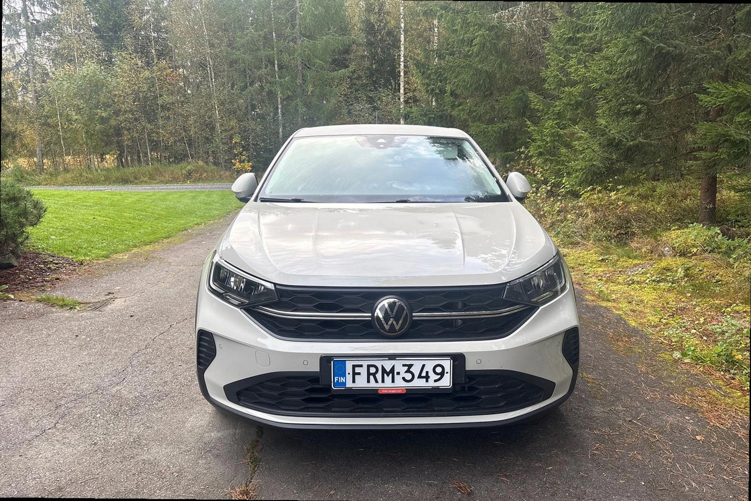 Harmaa Volkswagen Taigo 2023 kuva 3.