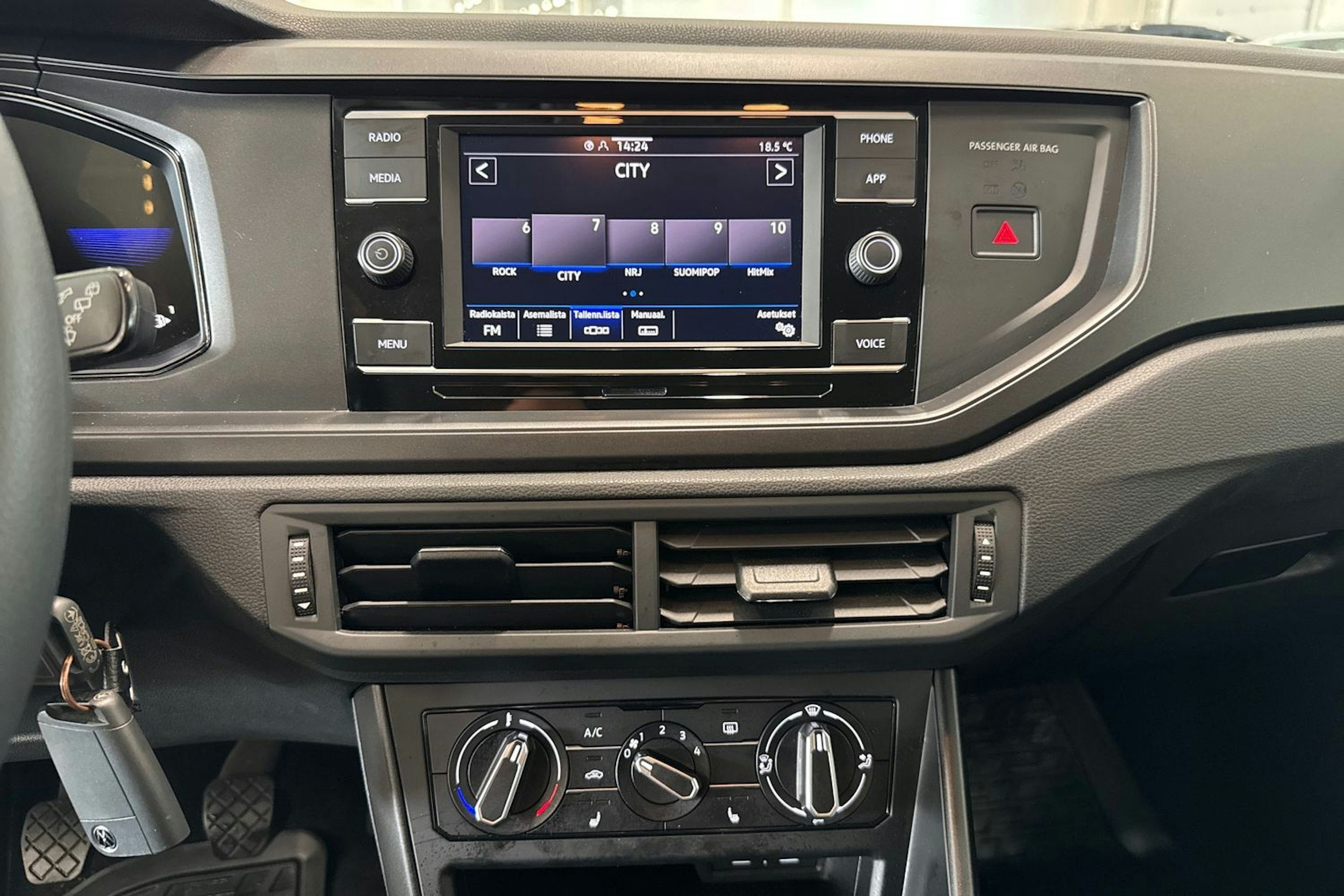 valkoinen Volkswagen Taigo 2023 kuva 15.