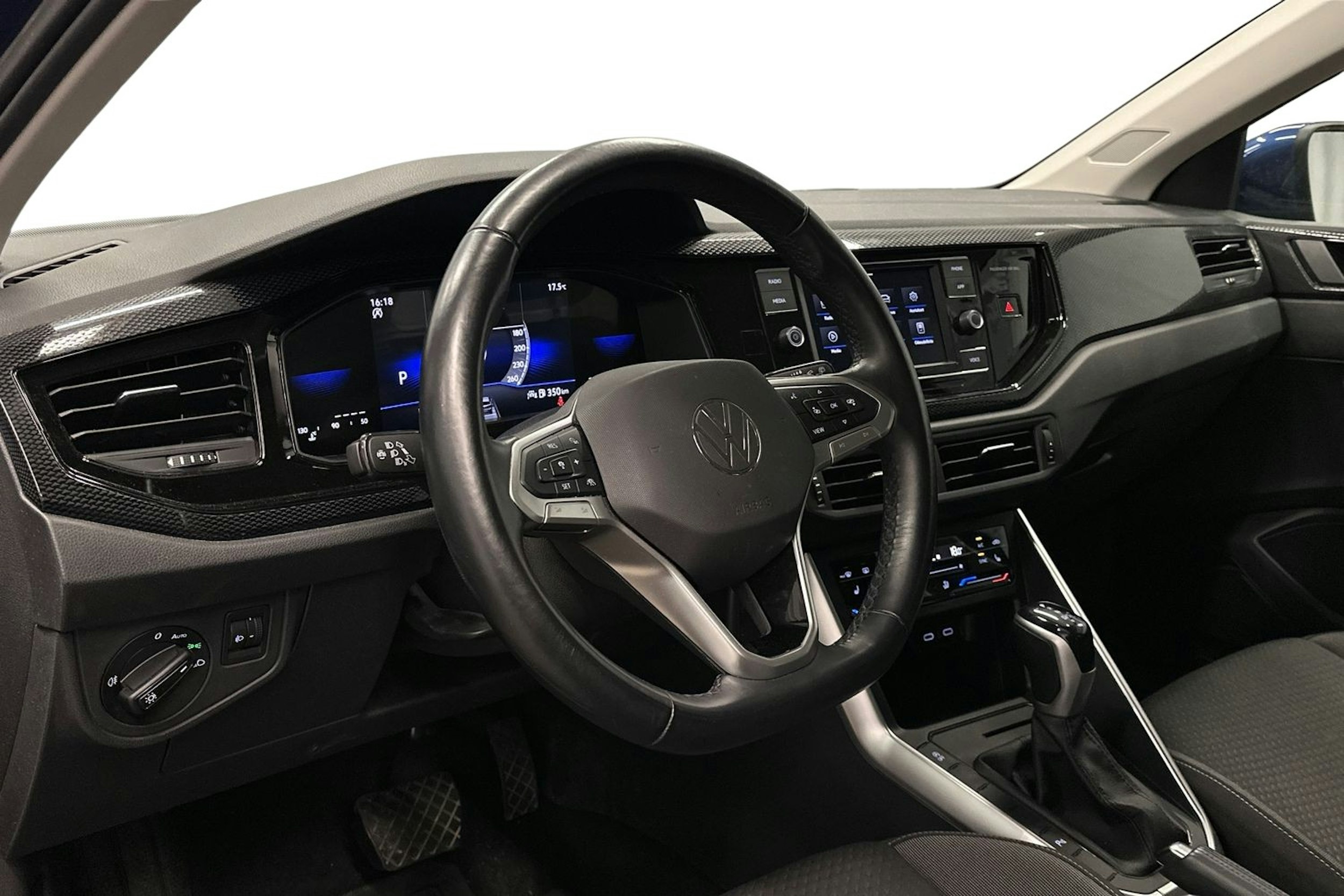 sininen Volkswagen Taigo 2023 kuva 7.