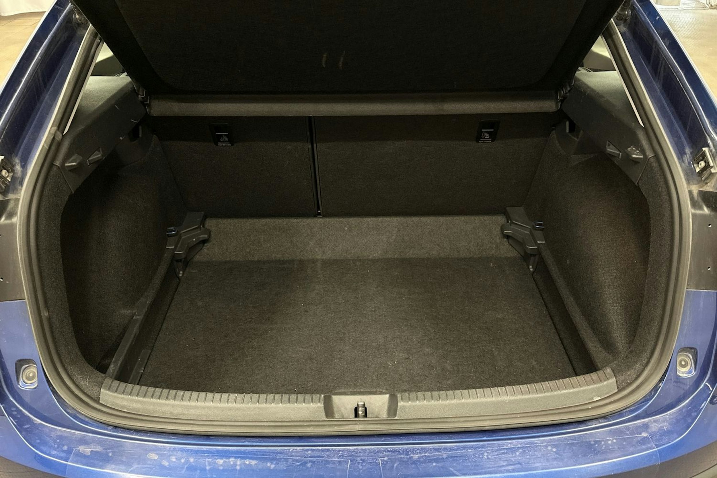 sininen Volkswagen Taigo 2023 kuva 14.