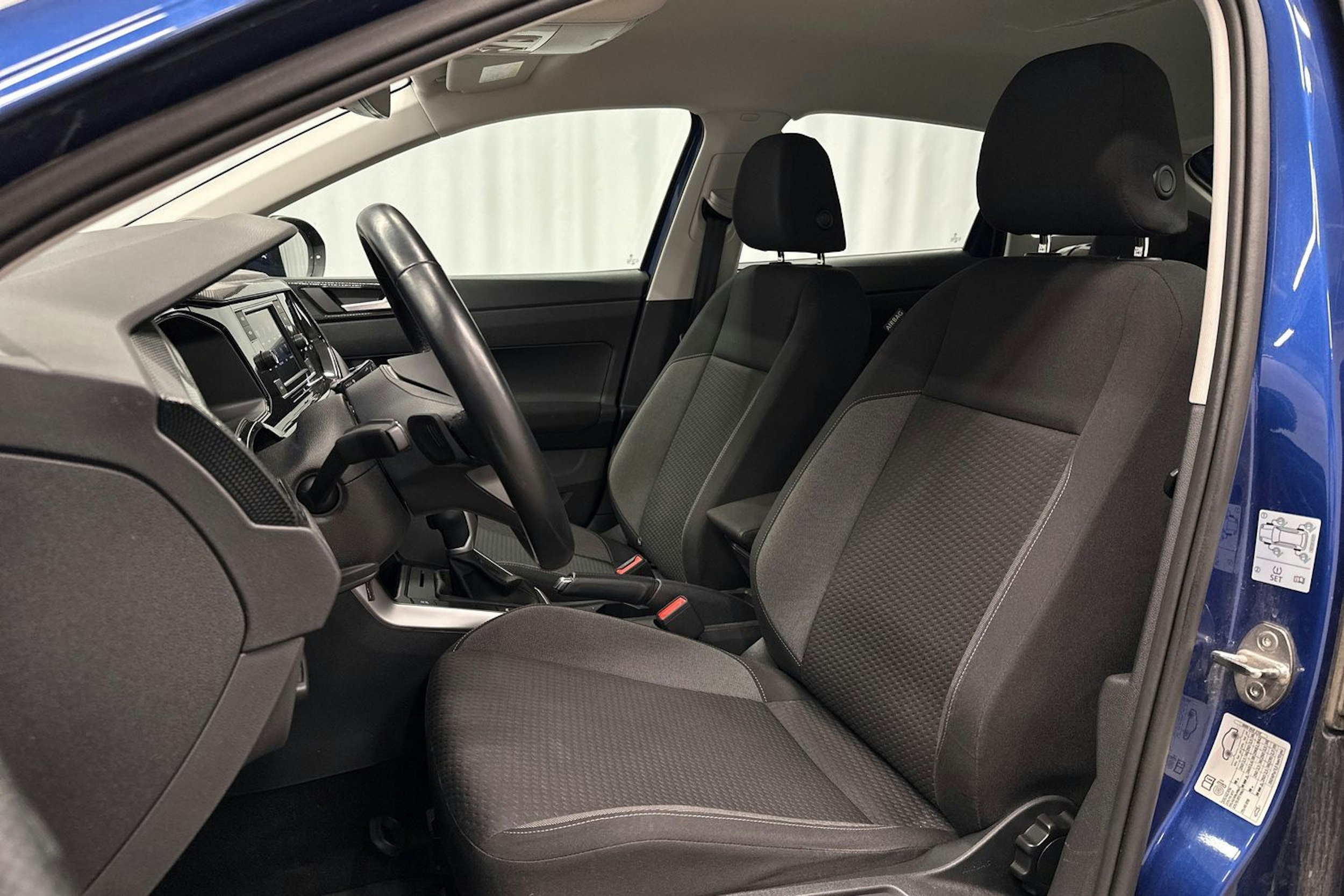 sininen Volkswagen Taigo 2023 kuva 15.