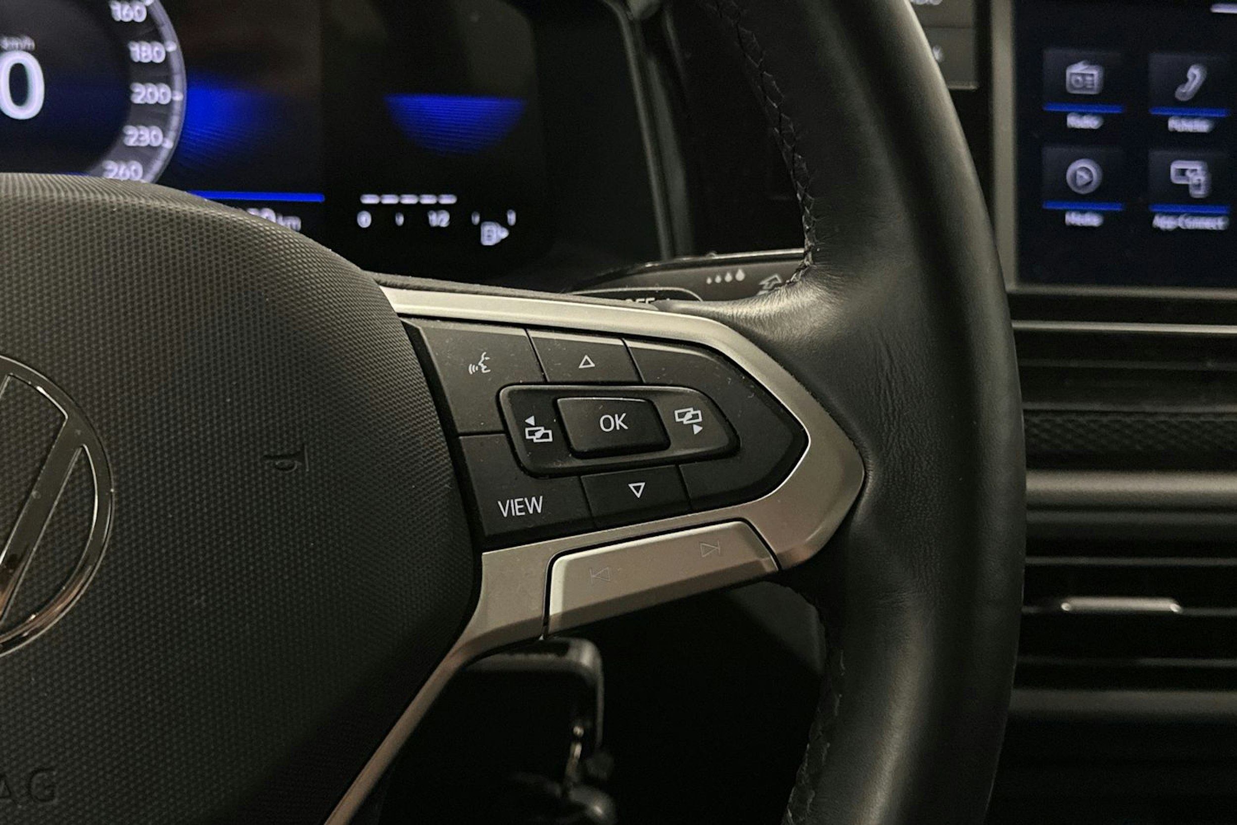 sininen Volkswagen Taigo 2023 kuva 18.