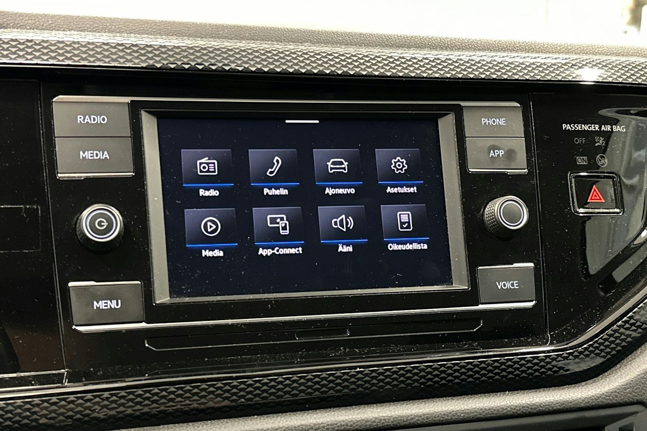 sininen Volkswagen Taigo 2023 kuva 22.