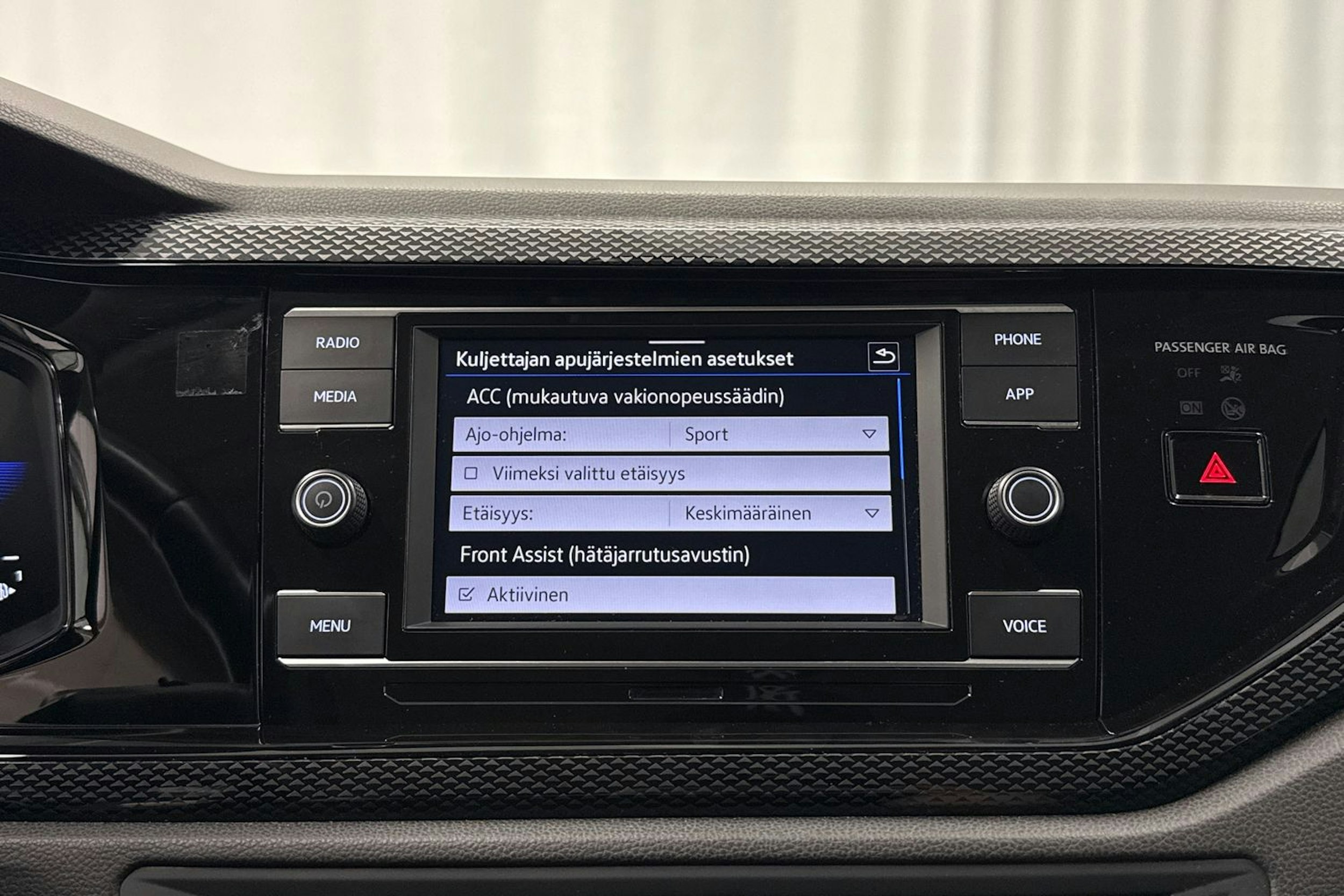 harmaa Volkswagen Taigo 2023 kuva 18.