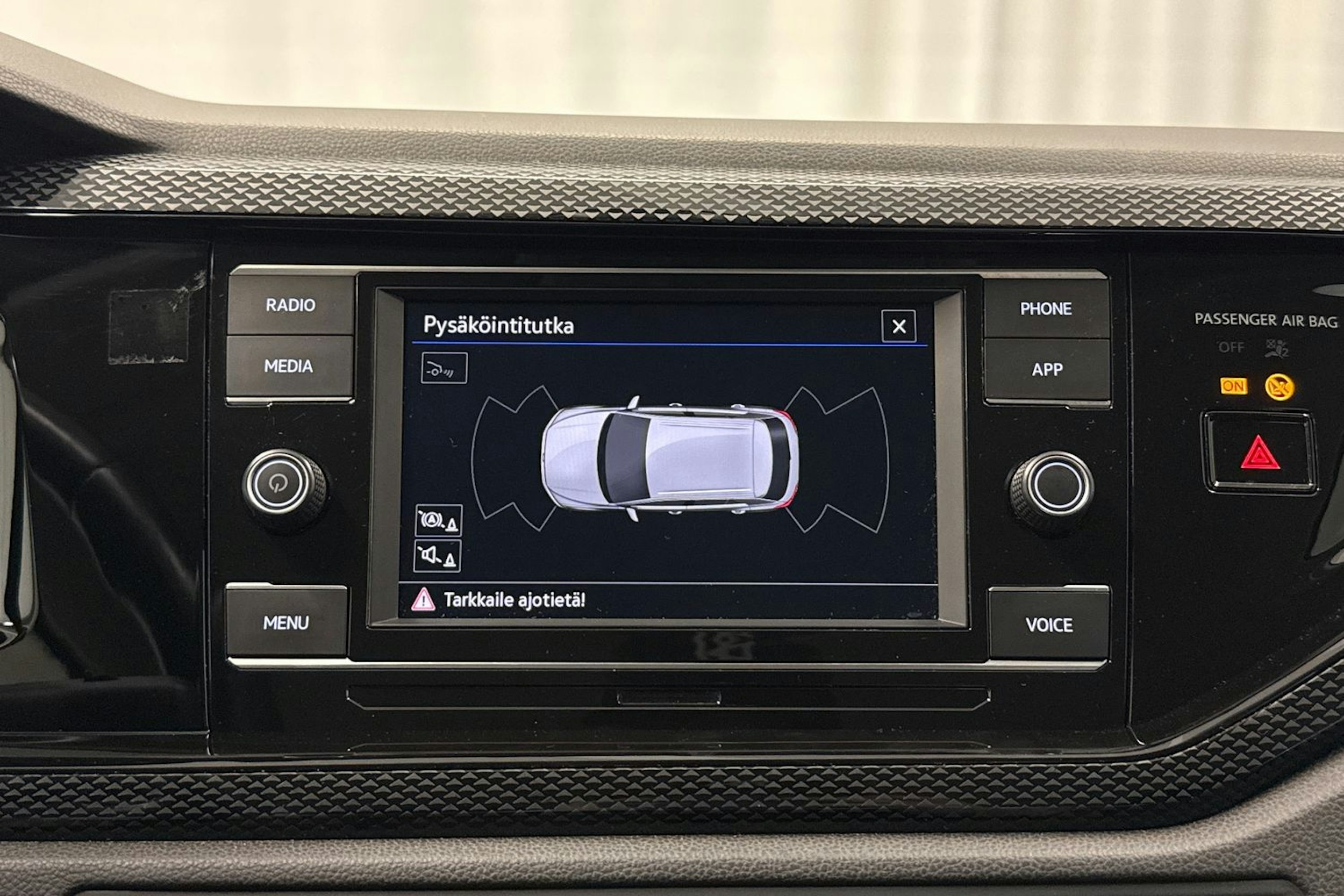 harmaa Volkswagen Taigo 2023 kuva 20.