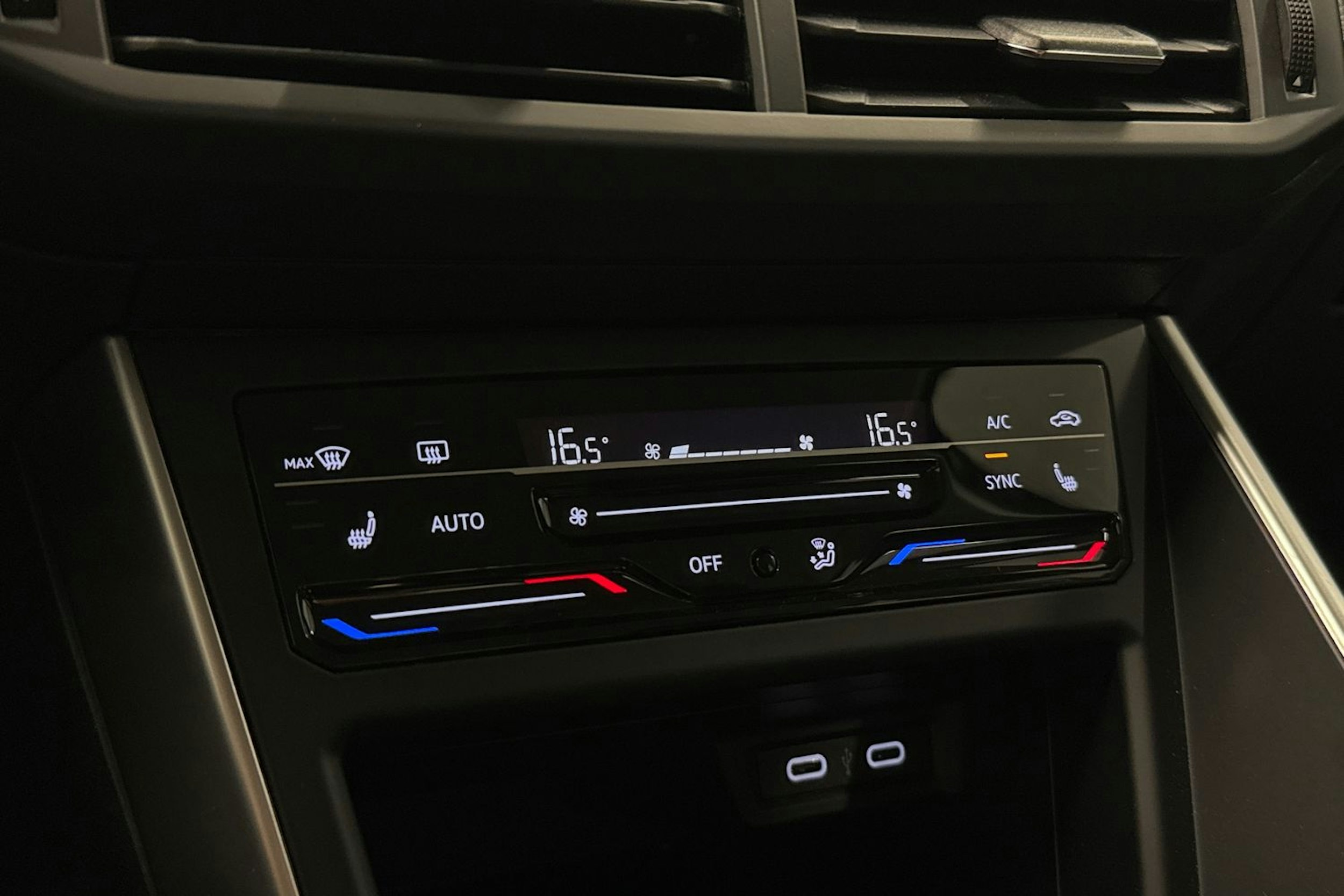 harmaa Volkswagen Taigo 2023 kuva 22.