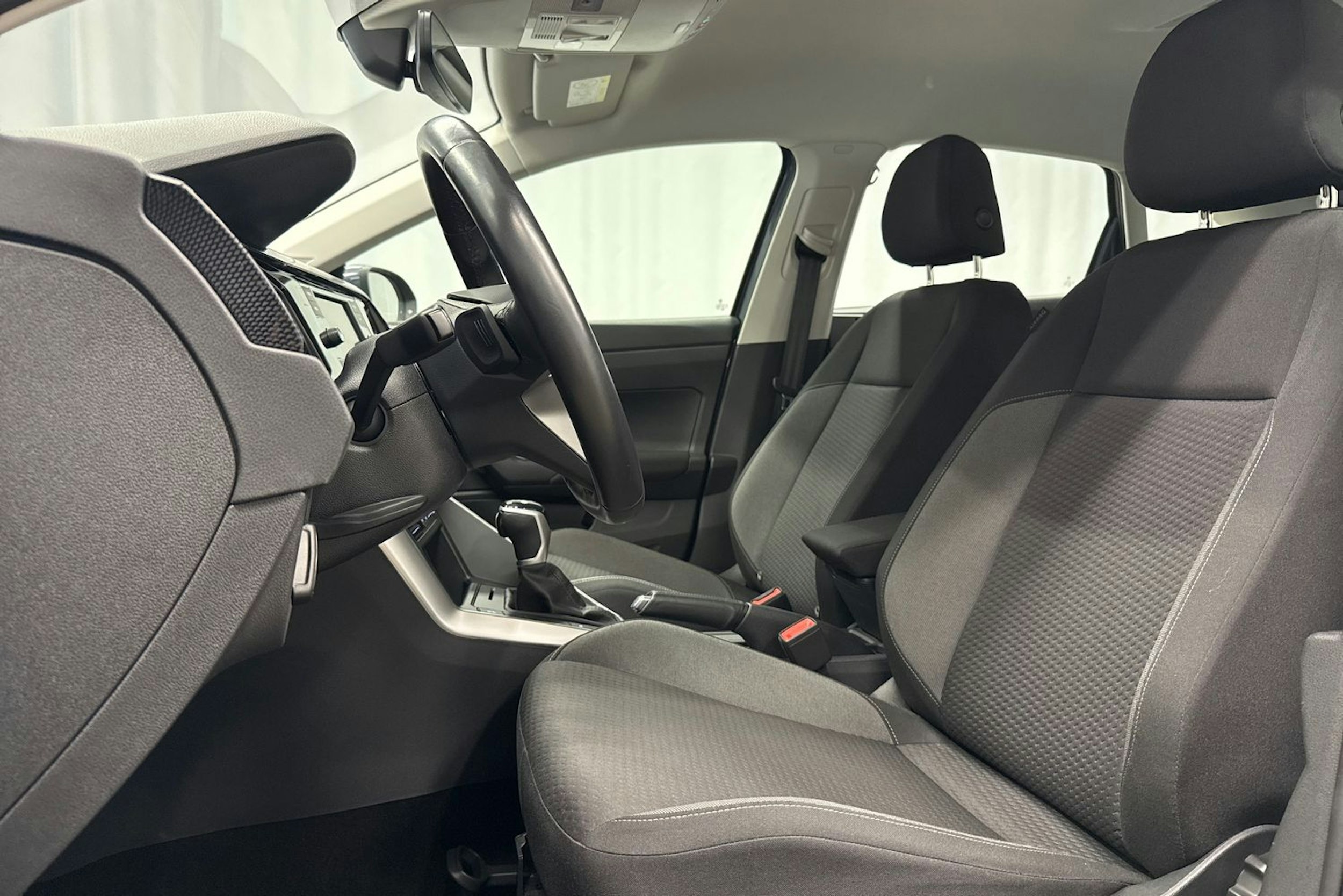 harmaa Volkswagen Taigo 2023 kuva 24.