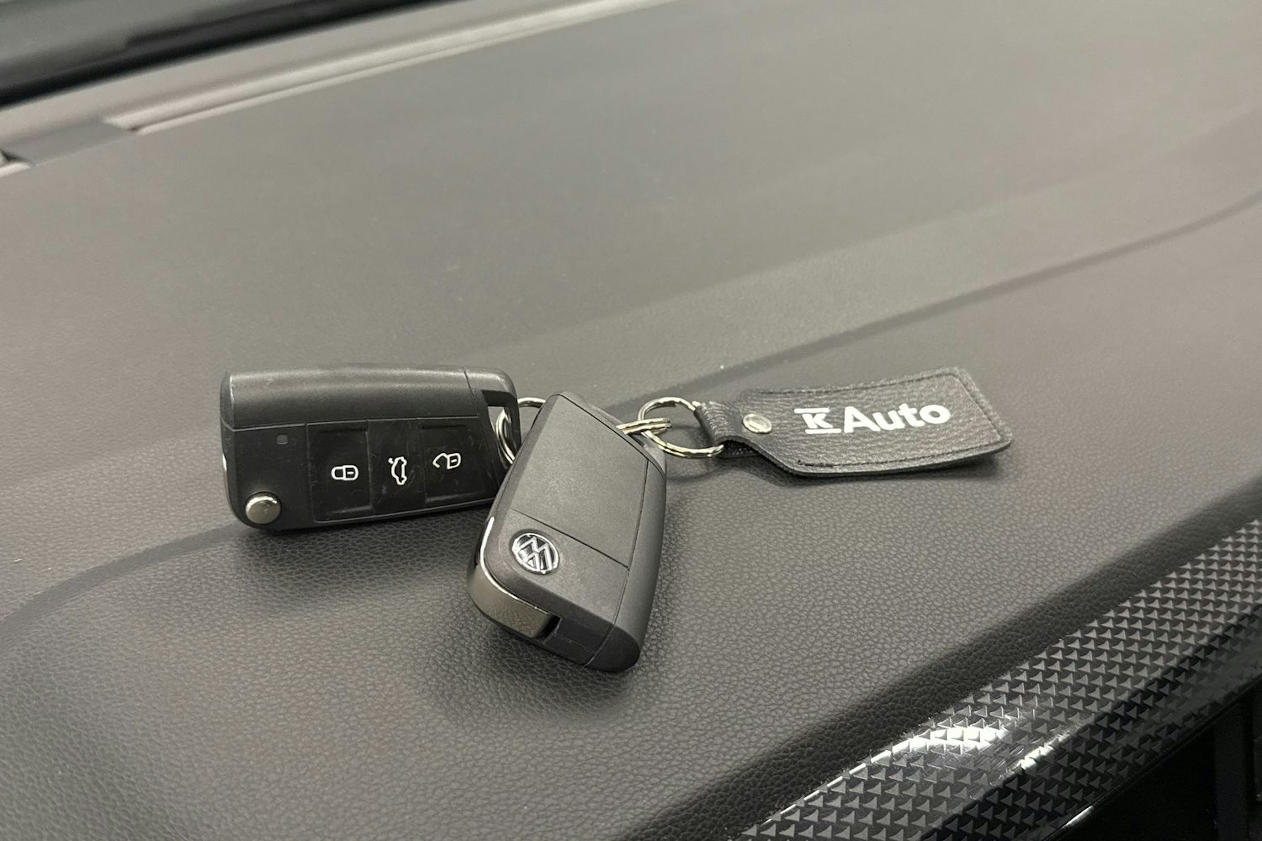 harmaa Volkswagen Taigo 2023 kuva 26.