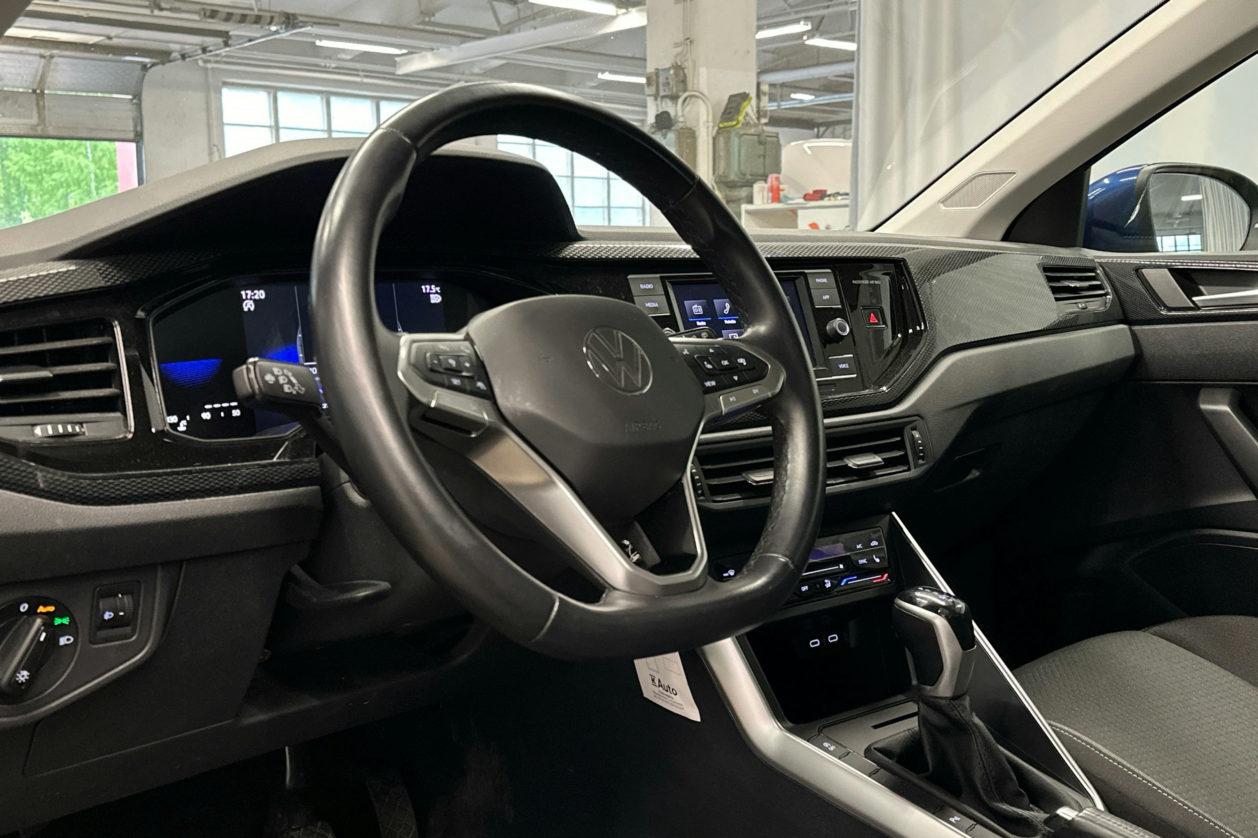 sininen Volkswagen Taigo 2023 kuva 3.