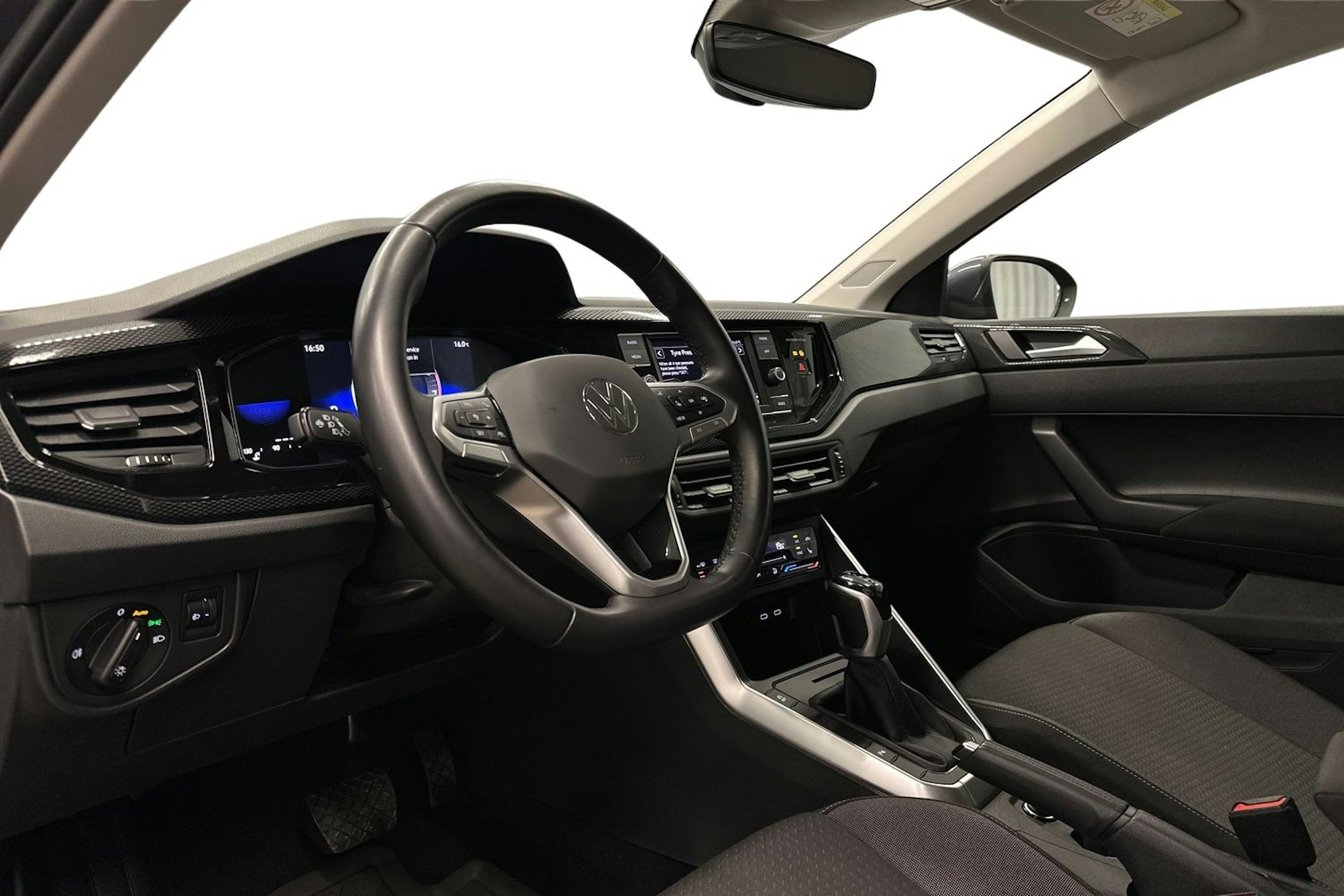 harmaa Volkswagen Taigo 2023 kuva 7.