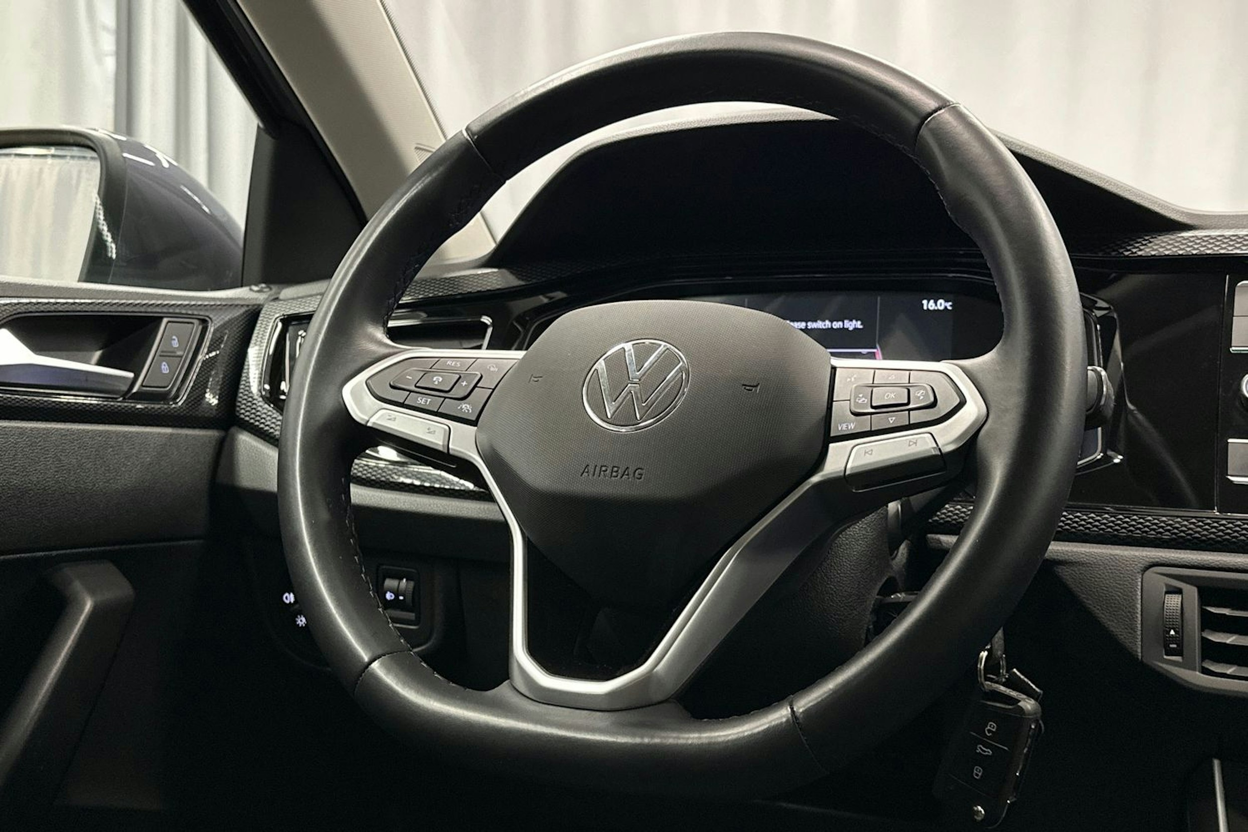 harmaa Volkswagen Taigo 2023 kuva 15.