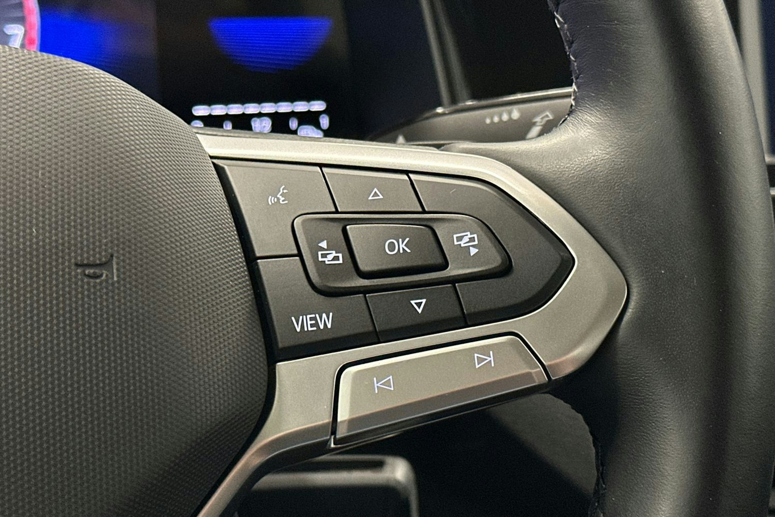 harmaa Volkswagen Taigo 2023 kuva 17.