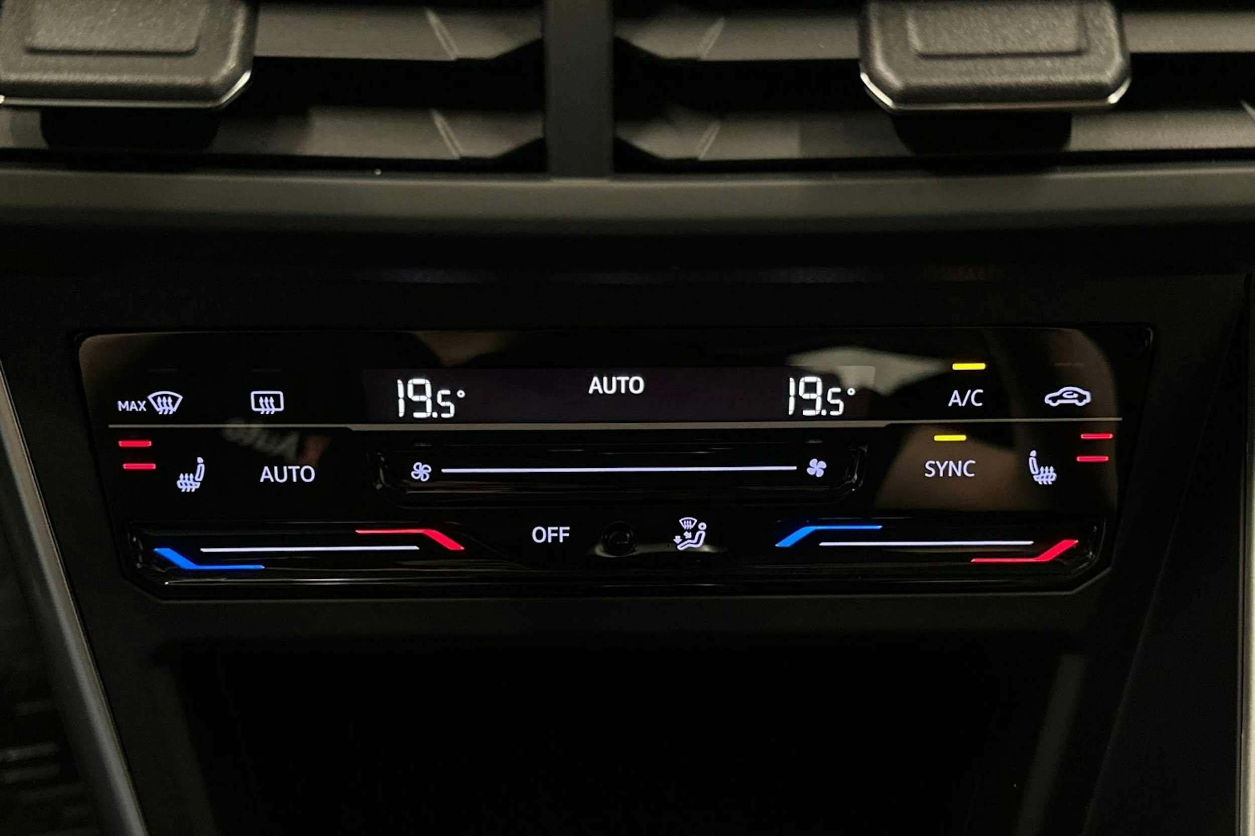 harmaa Volkswagen Taigo 2023 kuva 25.