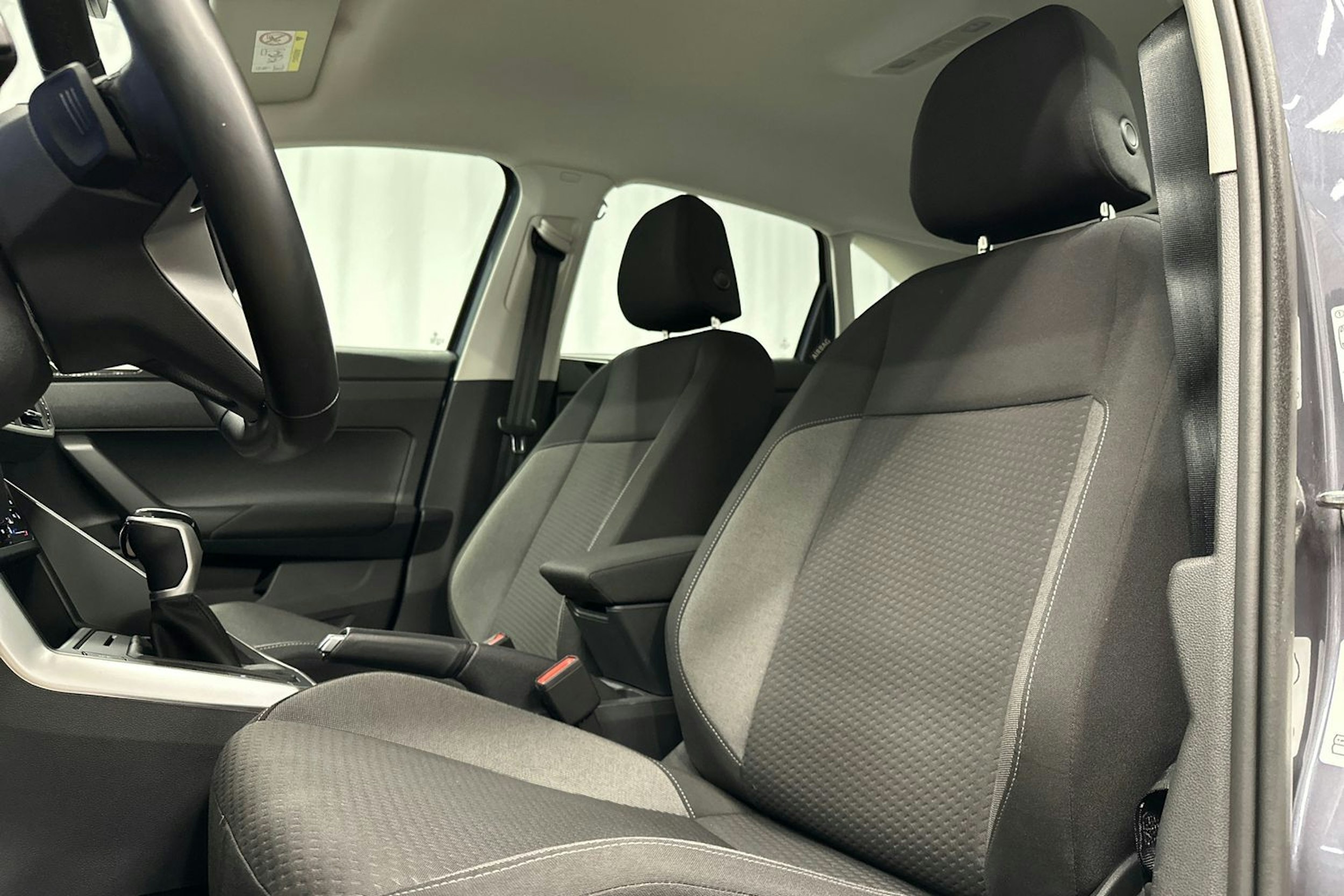 harmaa Volkswagen Taigo 2023 kuva 28.