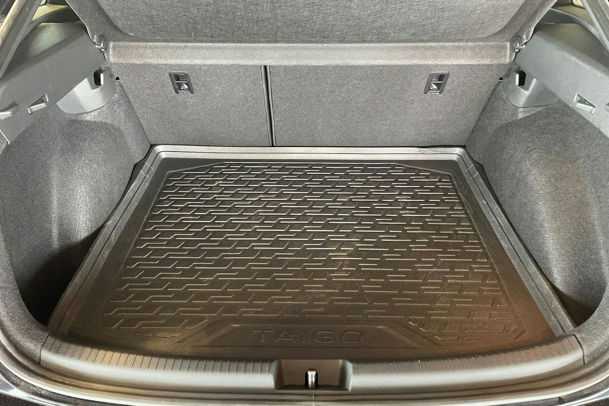 musta Volkswagen Taigo 2023 kuva 15.