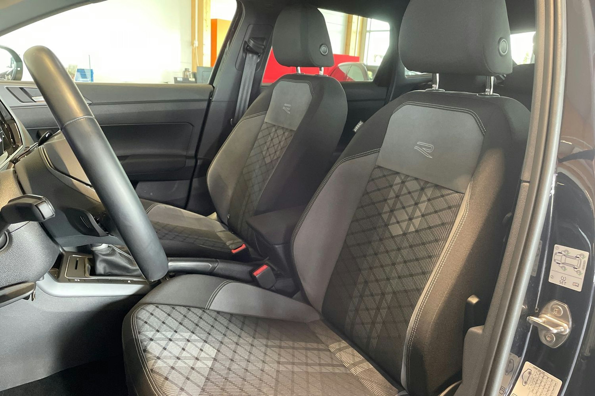 musta Volkswagen Taigo 2023 kuva 20.
