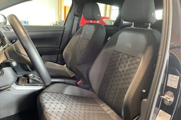 musta Volkswagen Taigo 2023 kuva 20.
