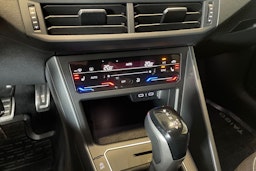 musta Volkswagen Taigo 2023 kuva 25.