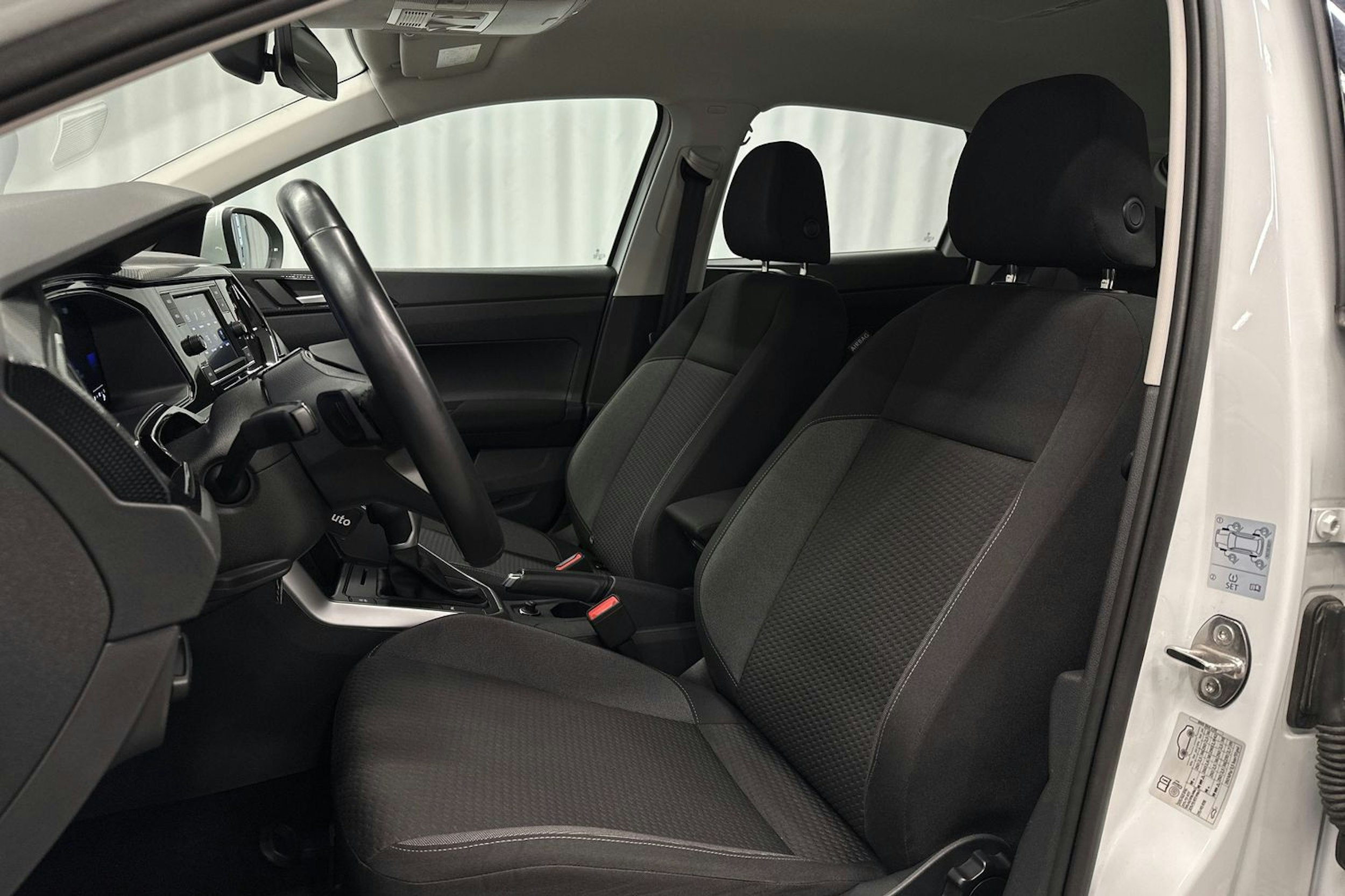 valkoinen Volkswagen Taigo 2023 kuva 15.