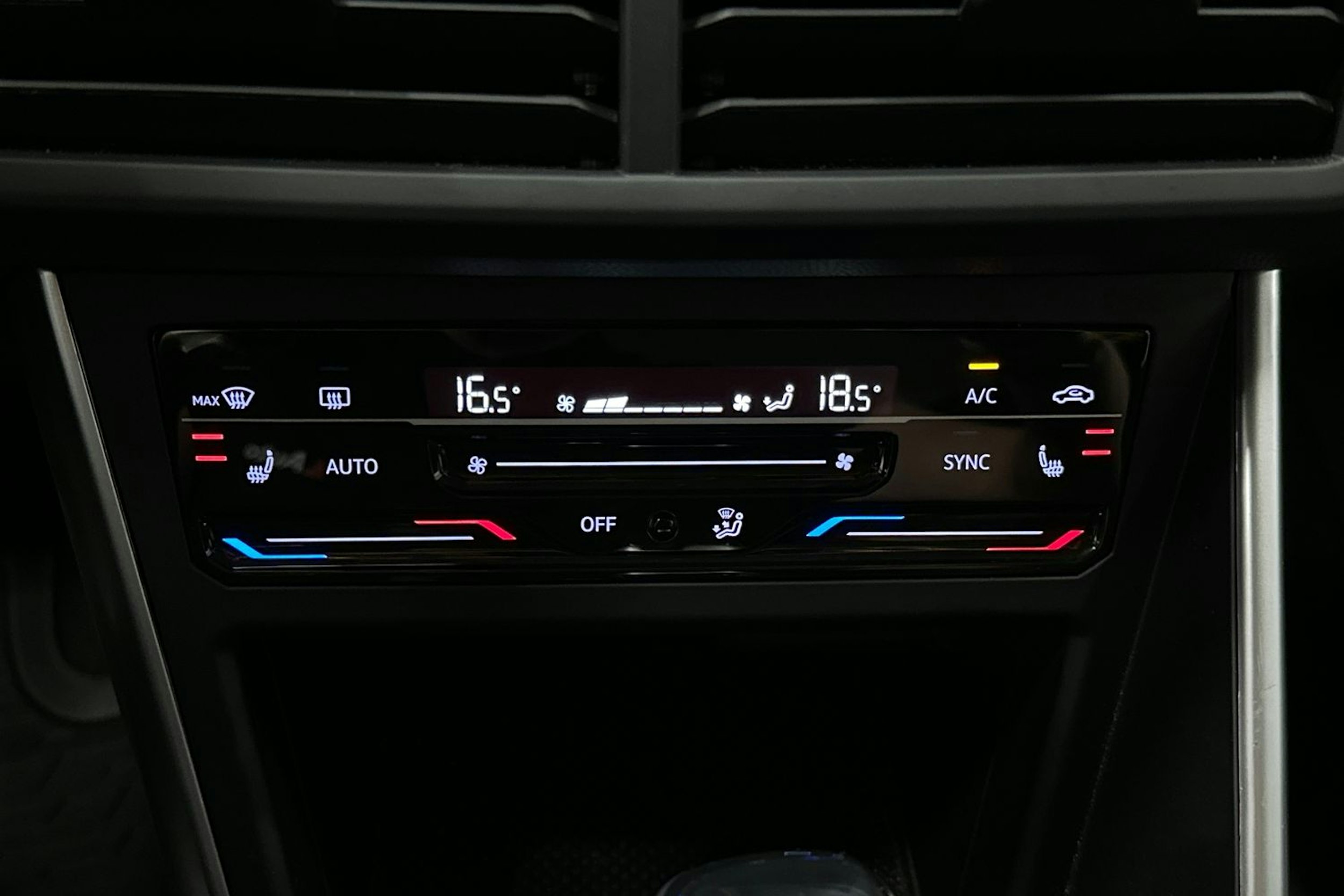 valkoinen Volkswagen Taigo 2023 kuva 20.